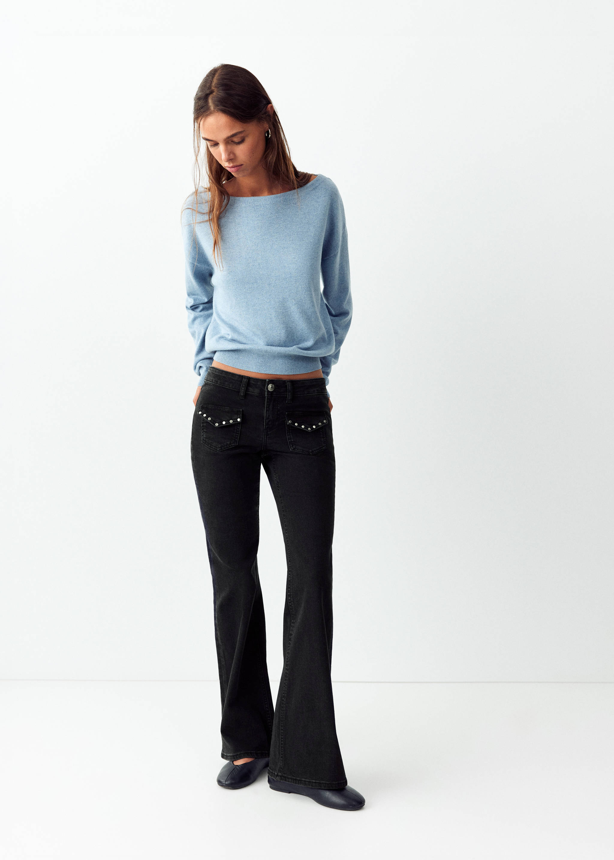 Jeans flare tachuelas - Plano general