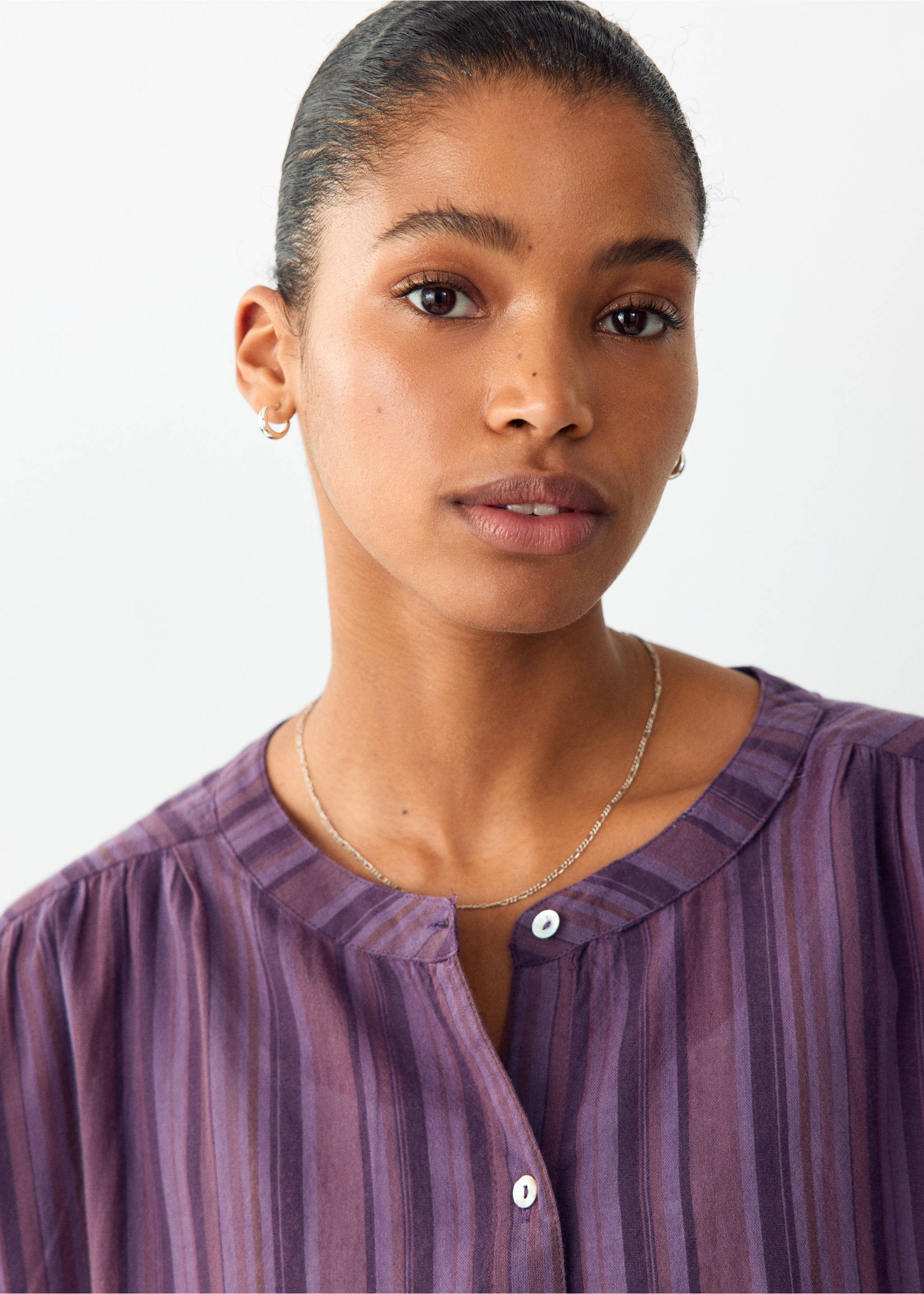 Blouse en coton rayé avec détail froncé - Détail de l'article 1, Lilas. Ref: 37036344-00.