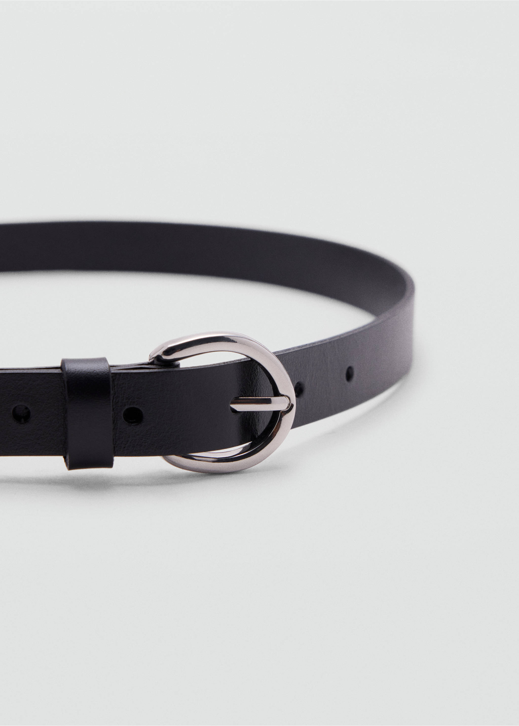 Leather belt with oval buckle - Medium plane, Black. Ref: 37036355-00.