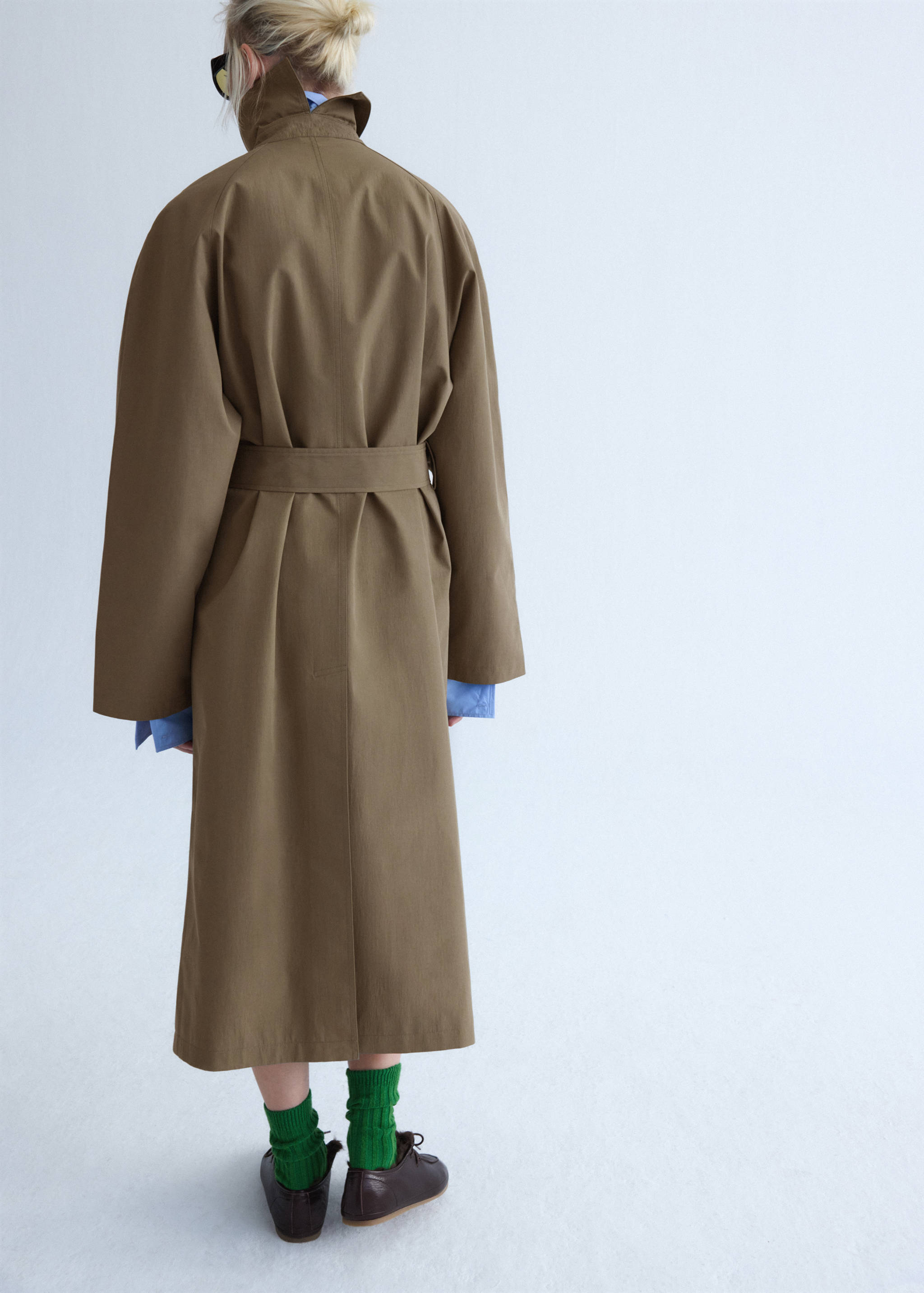 Oversized trench coat with belt - Reverse of the article