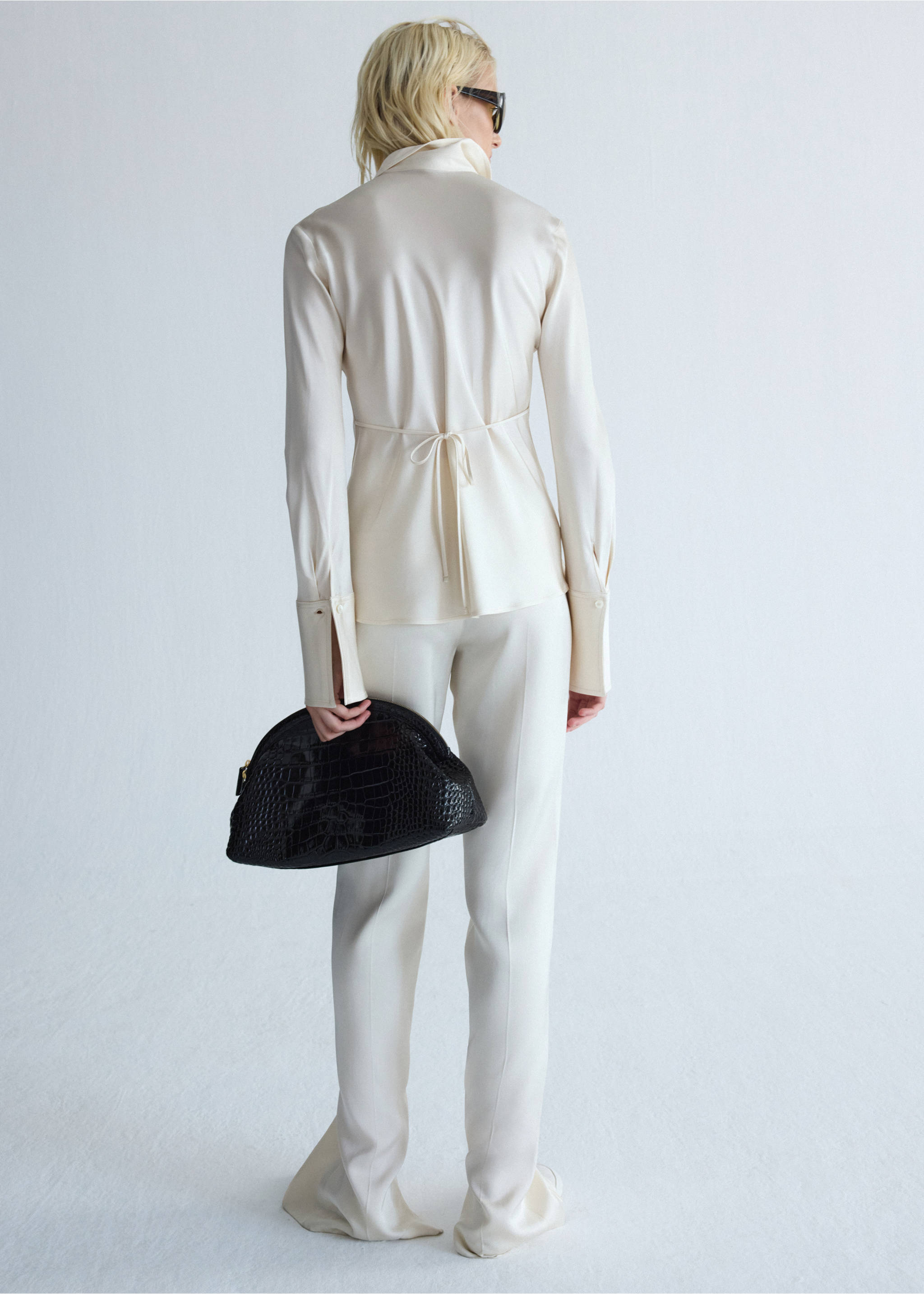 Satin trousers with hem slits - Reverse of the article, Ecru. Ref: 37036364-00.