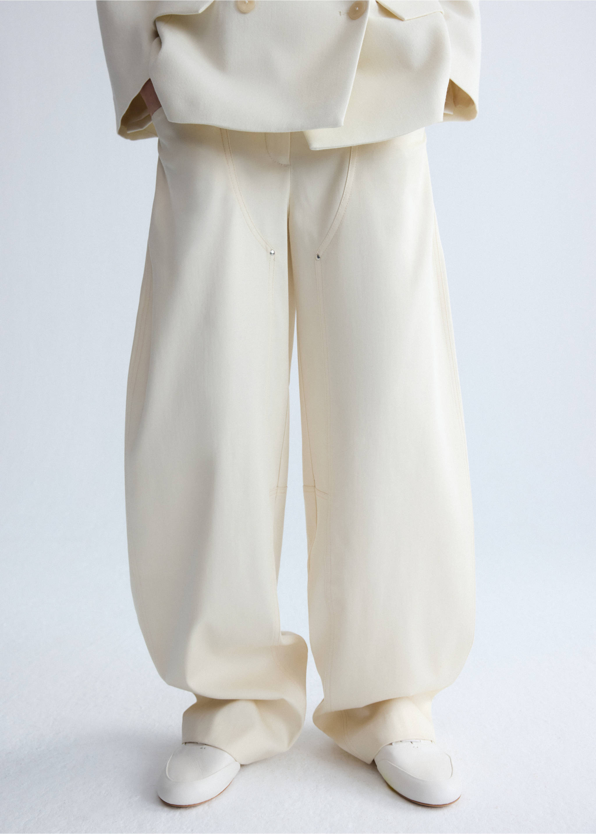 Balloon trousers with decorative seams - Medium plane, Ecru. Ref: 37036365-00.