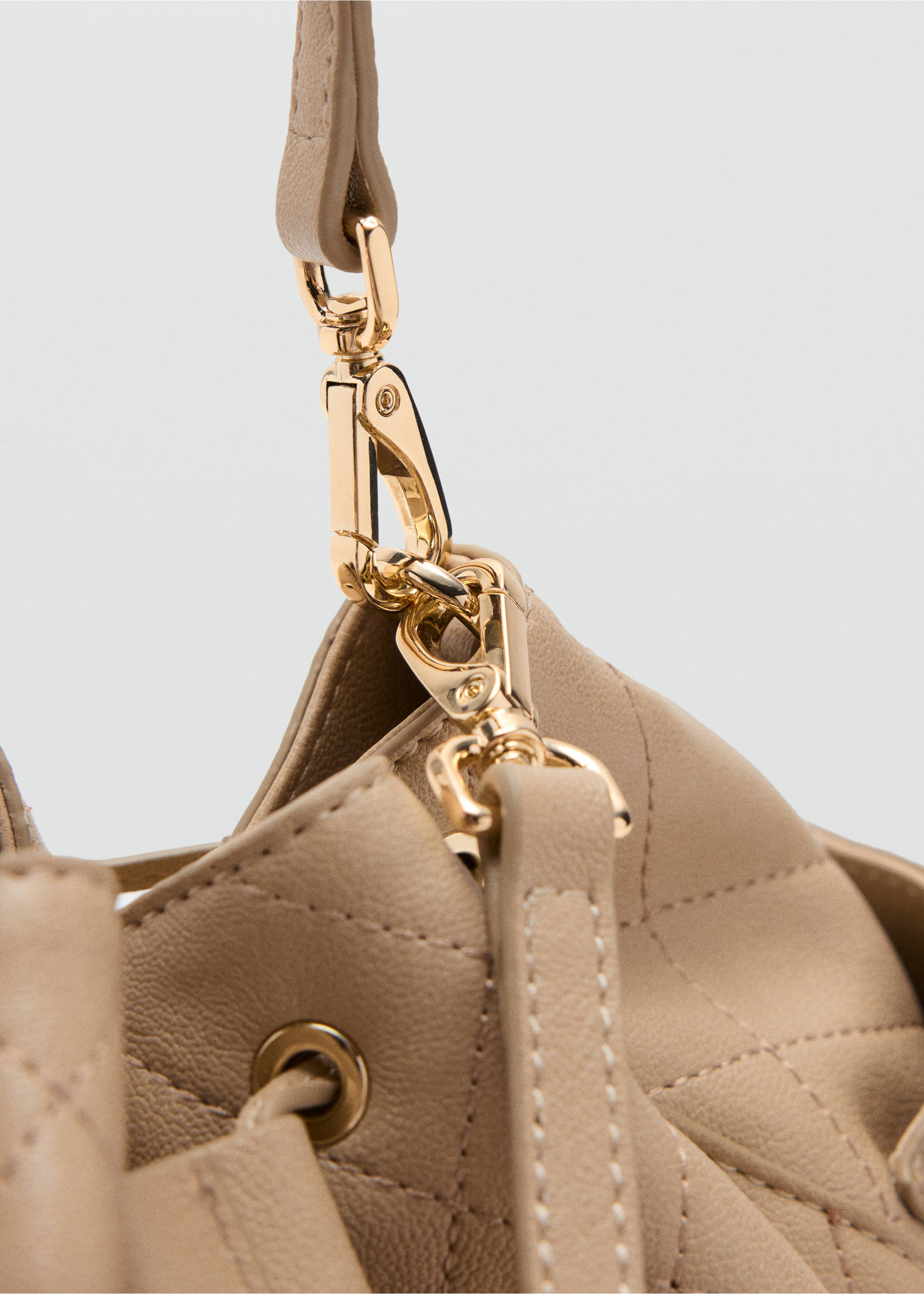 Quilted shoulder bag - Details of the article 1, Beige. Ref: 37036367-00.