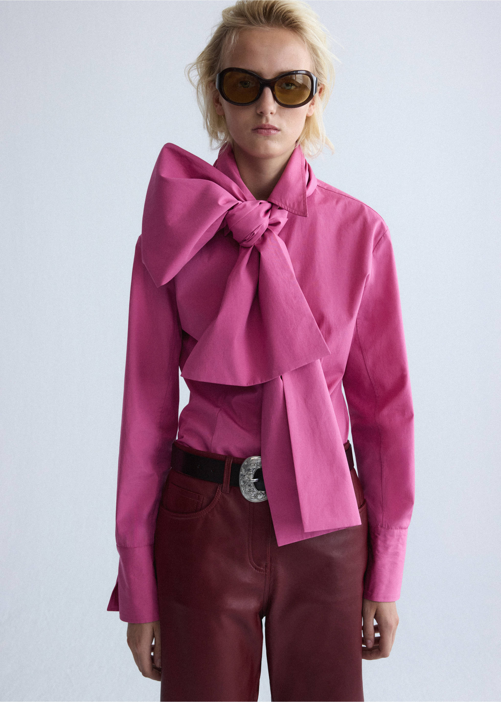 Fitted blouse with maxi bow - Medium plane, Pink. Ref: 37036369-00.