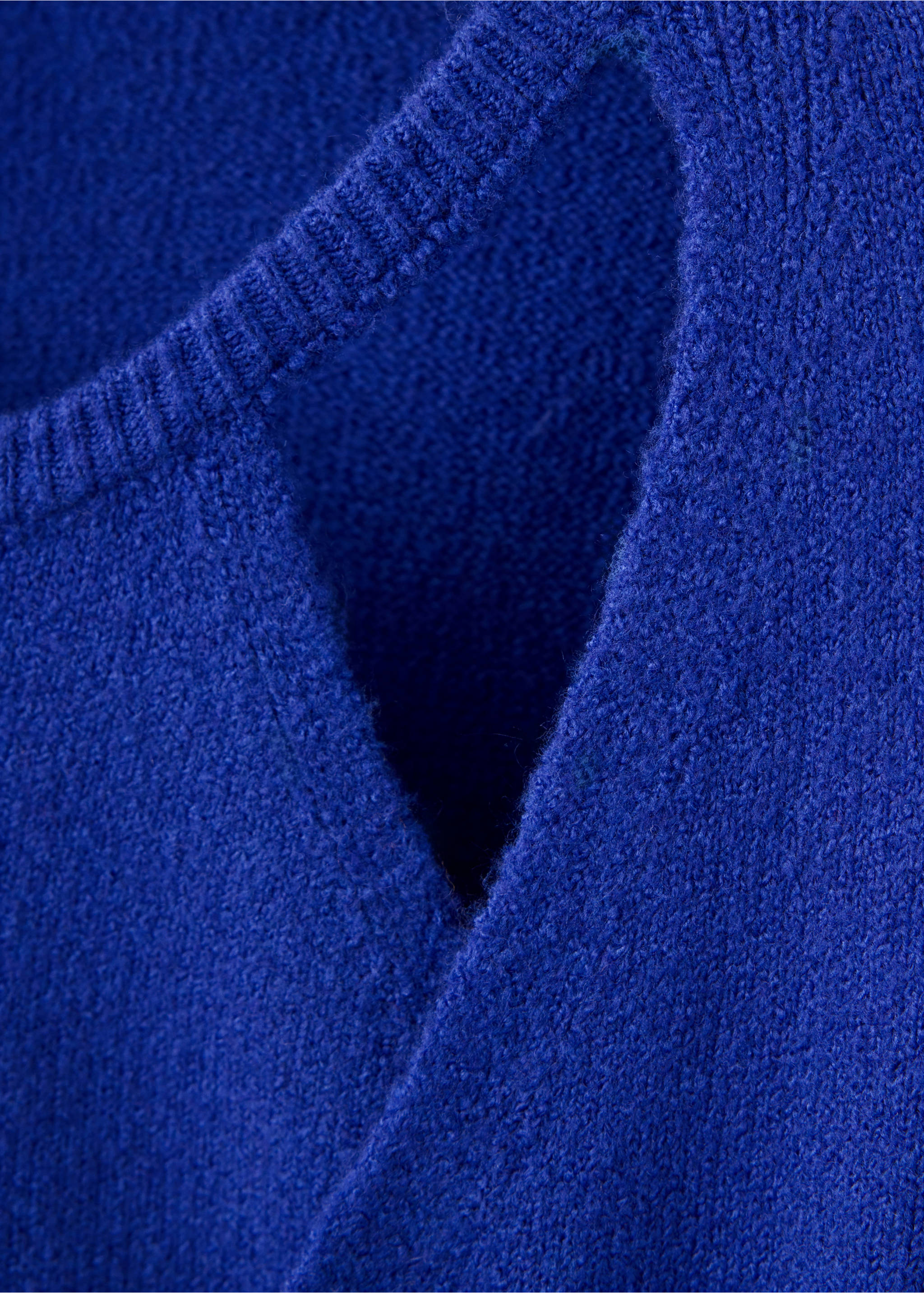 Pull-over croisé détail ouverture - Détail de l'article 8, Bleu électrique. Ref: 37036741-00.