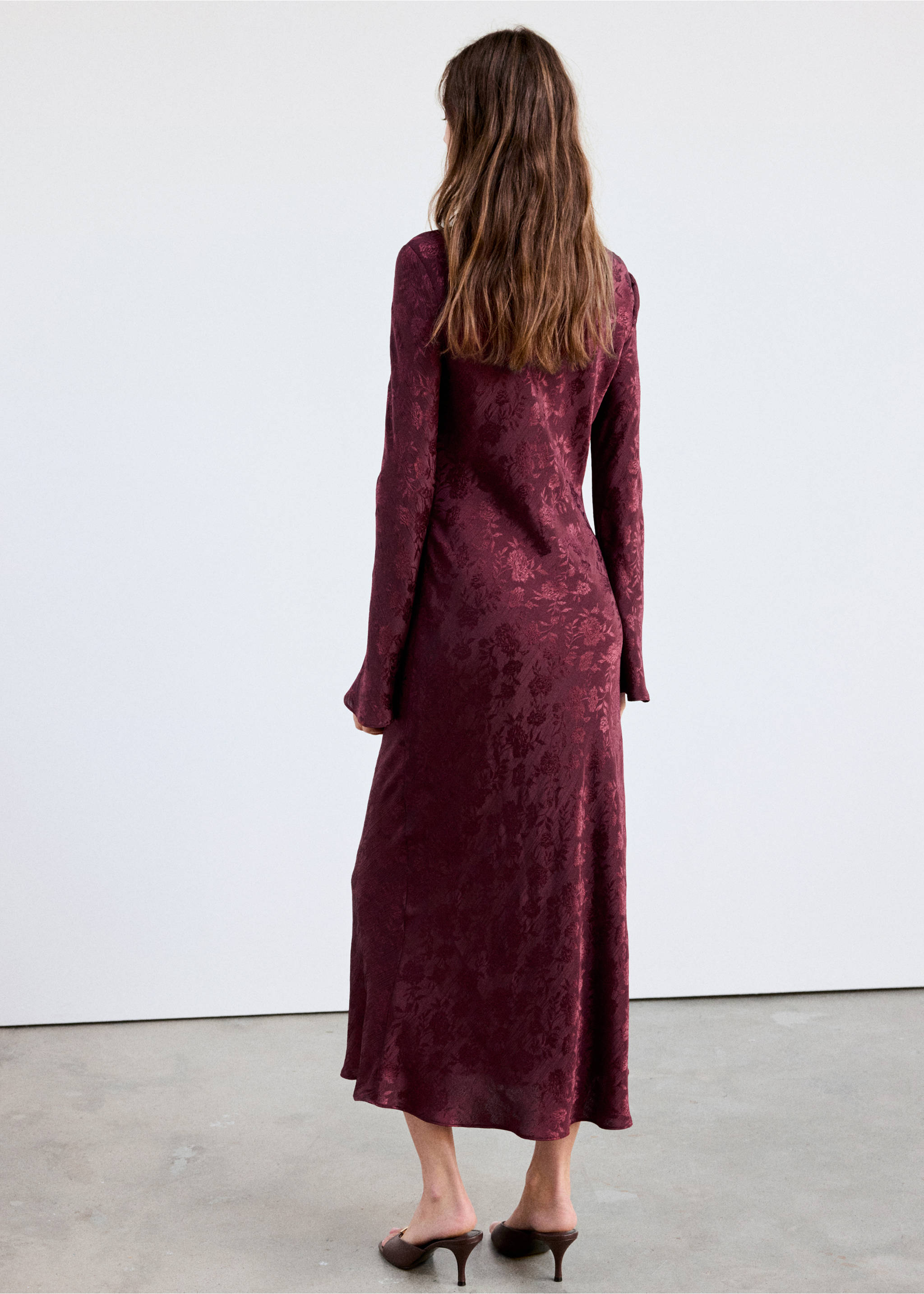 Floral jacquard dress with bell sleeves - Reverse of the article, Burgundy. Ref: 37037116-00.