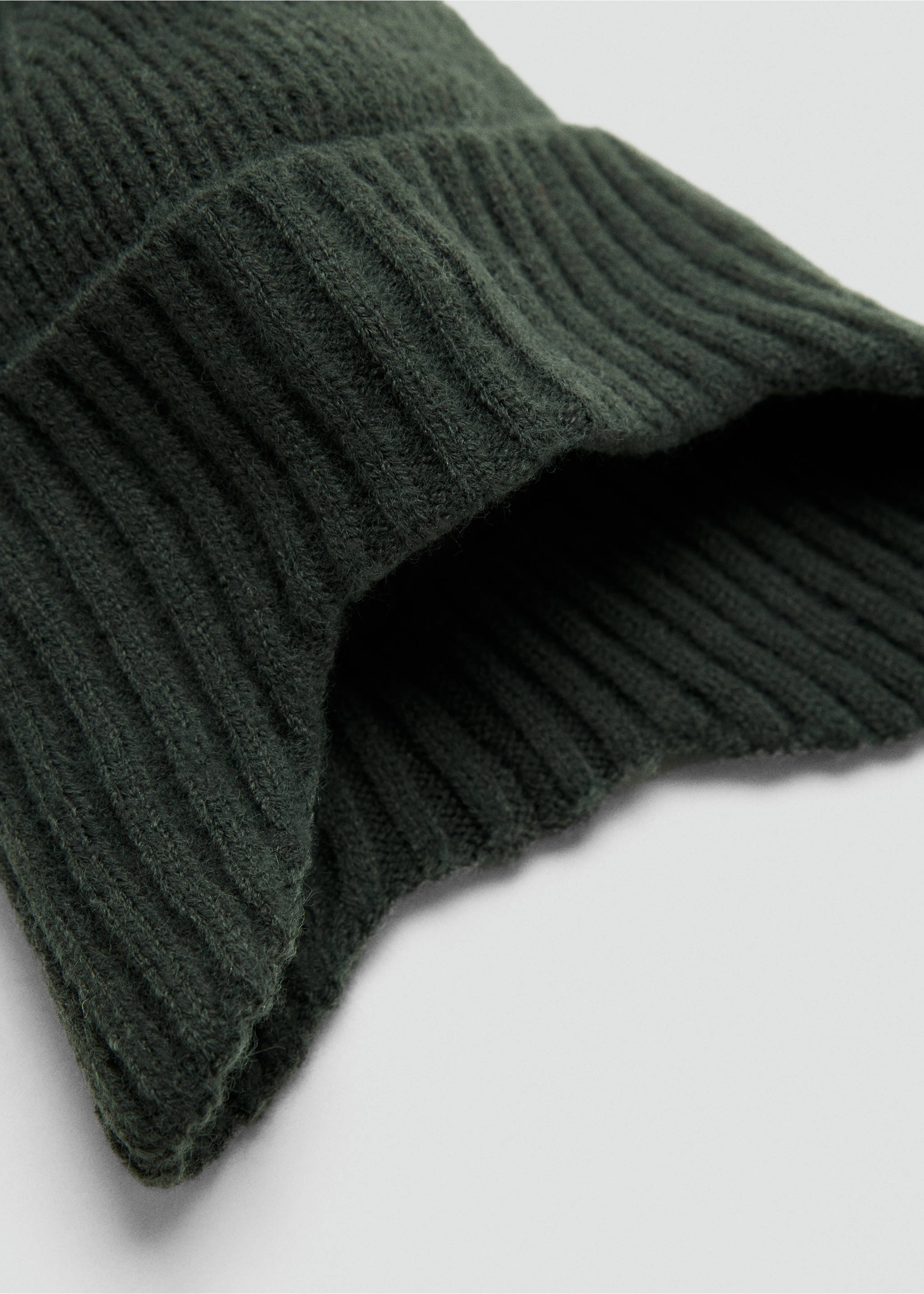 Pom pom cable-knit beanie - Medium plane, Khaki. Ref: 37037118-00.
