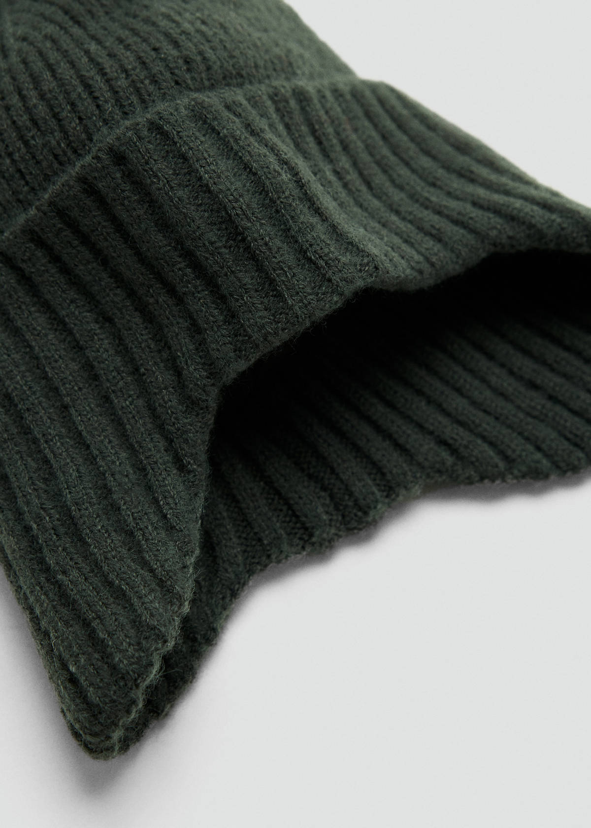 Pom pom cable-knit beanie — Khaki