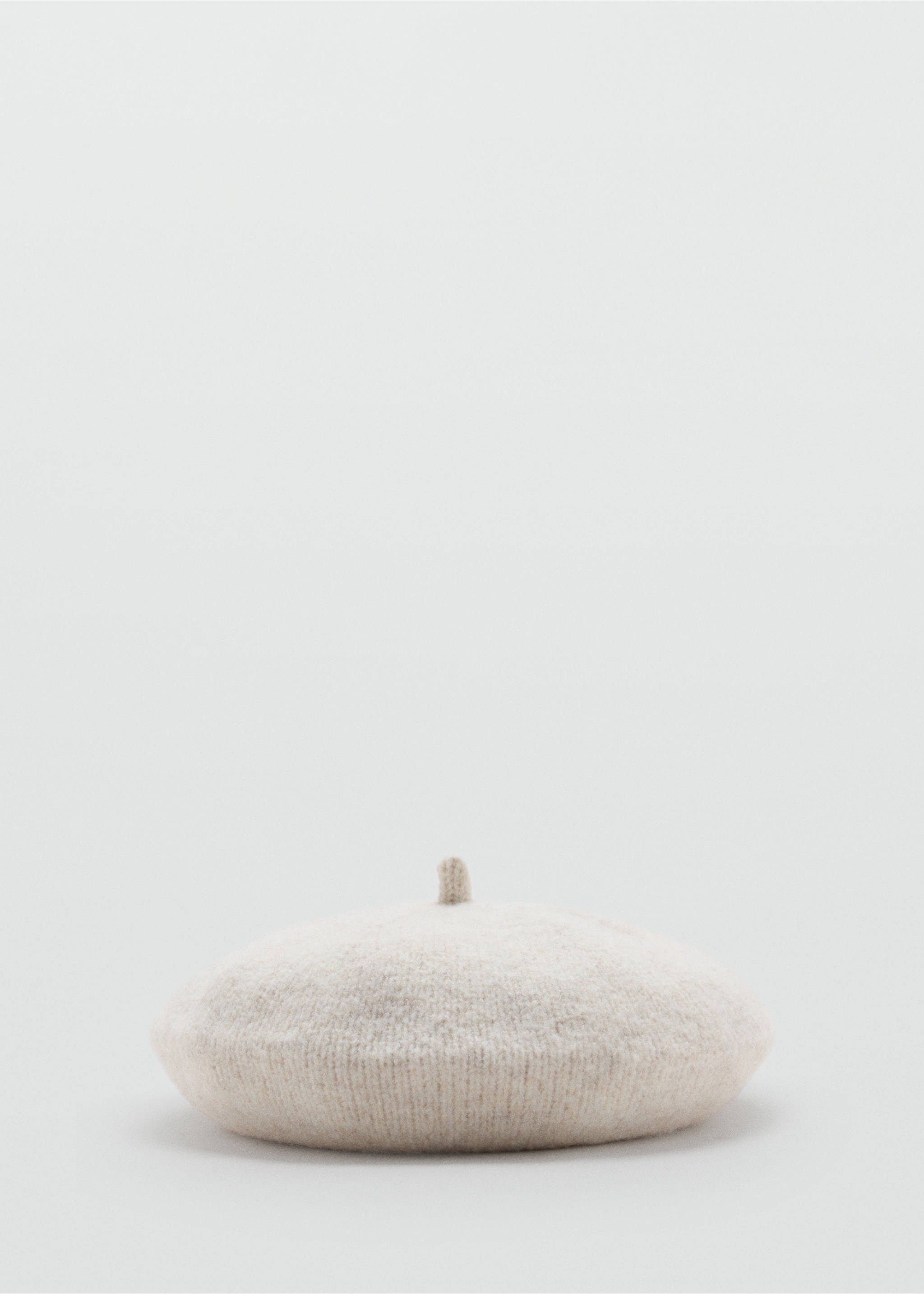 Beige knit beret with a textured finish and small top stem., Ecru. Ref: 37037120-00.