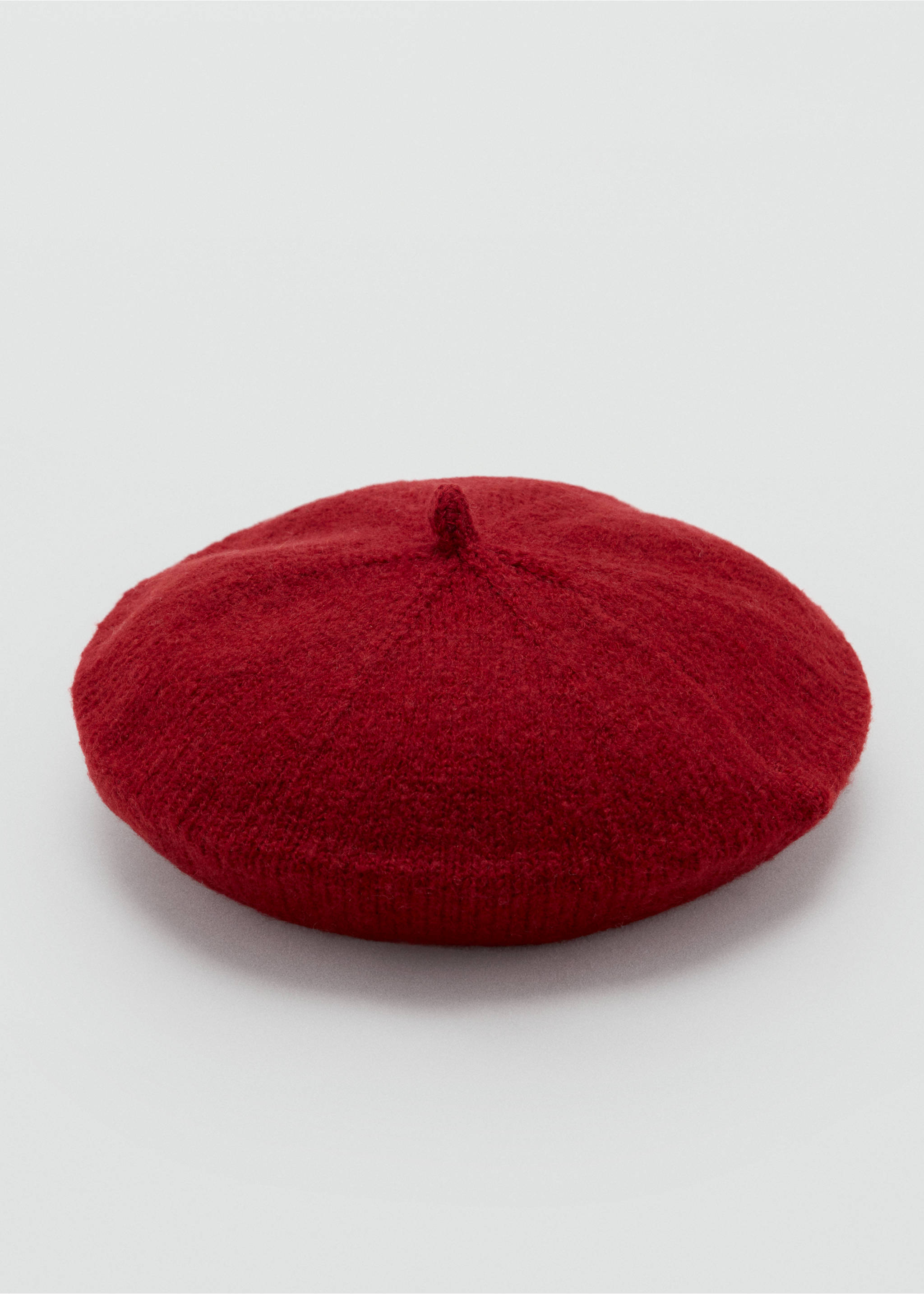 Red knitted beret with a textured finish and a small top knot., Red. Ref: 37037120-00.