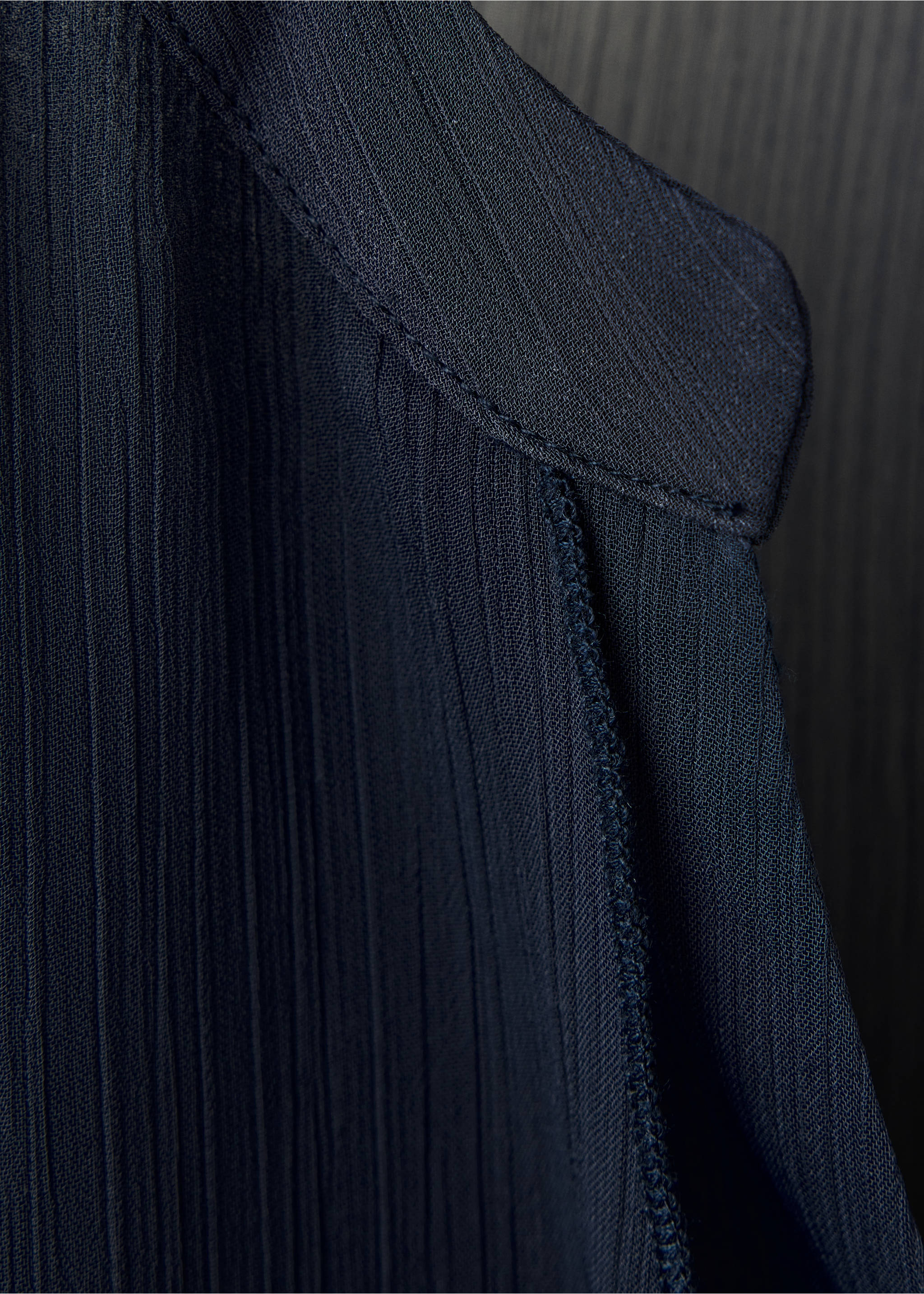 Ruffled chiffon blouse - Details of the article 8, Navy. Ref: 37037128-00.