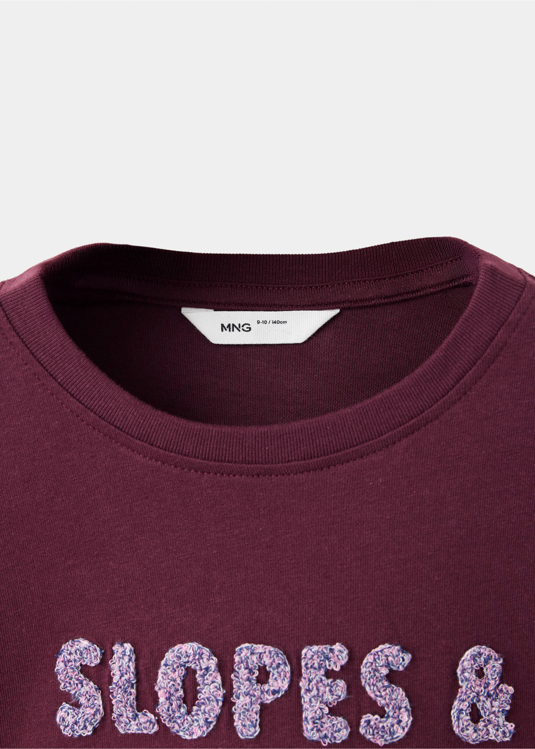 Plum t-shirt detail with a ribbed crew neck and textured lettering., Burgundy. Ref: 37037136-00.