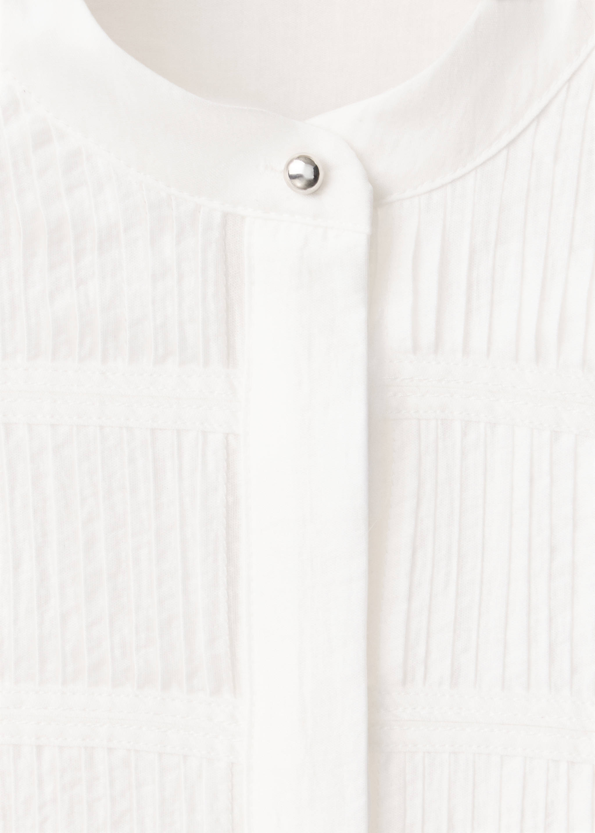 Shirt with pintuck detailing and buttons - Details of the article 8