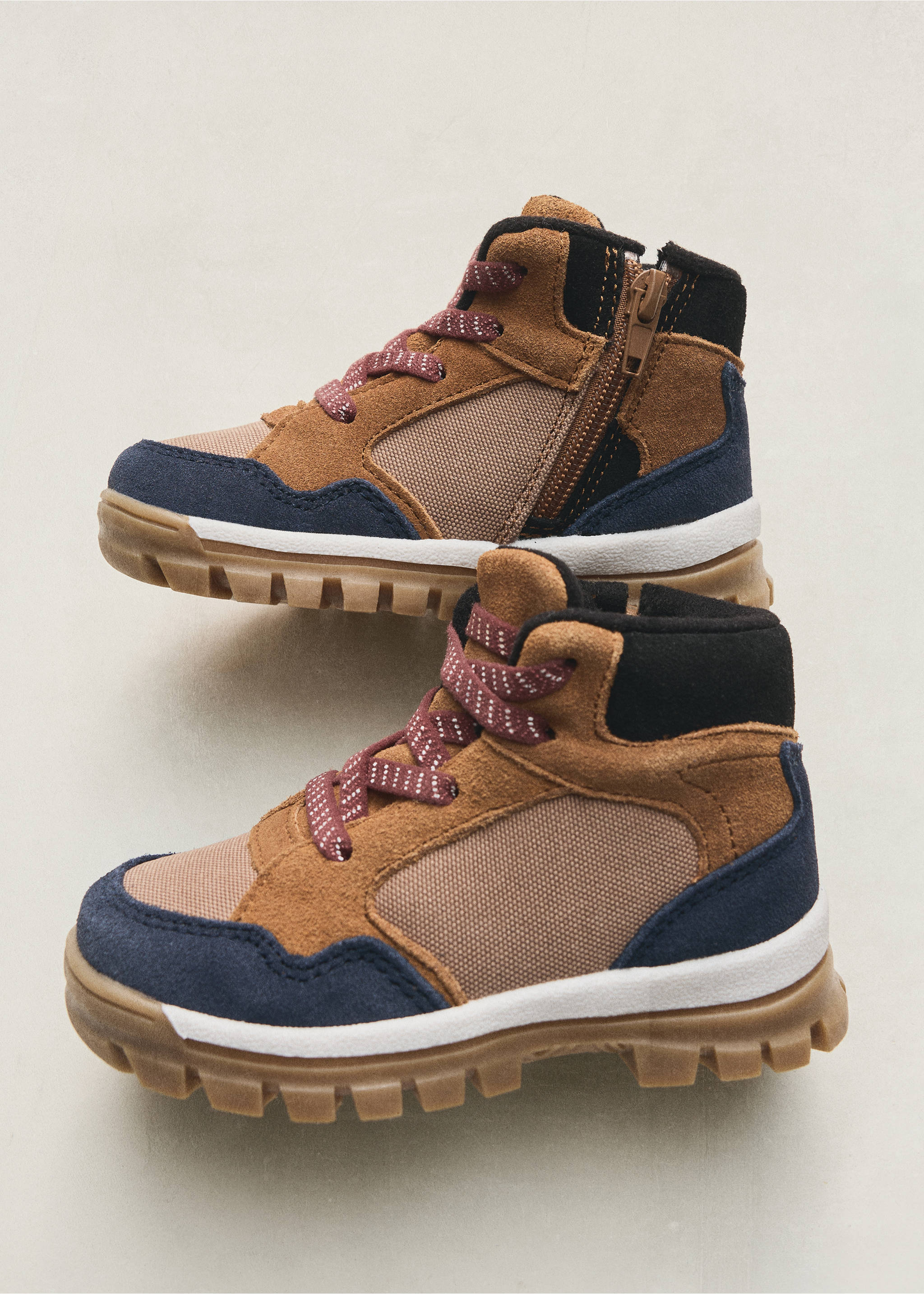 Elastic-laced boots - Details of the article 5, Medium Brown. Ref: 37037787-00.