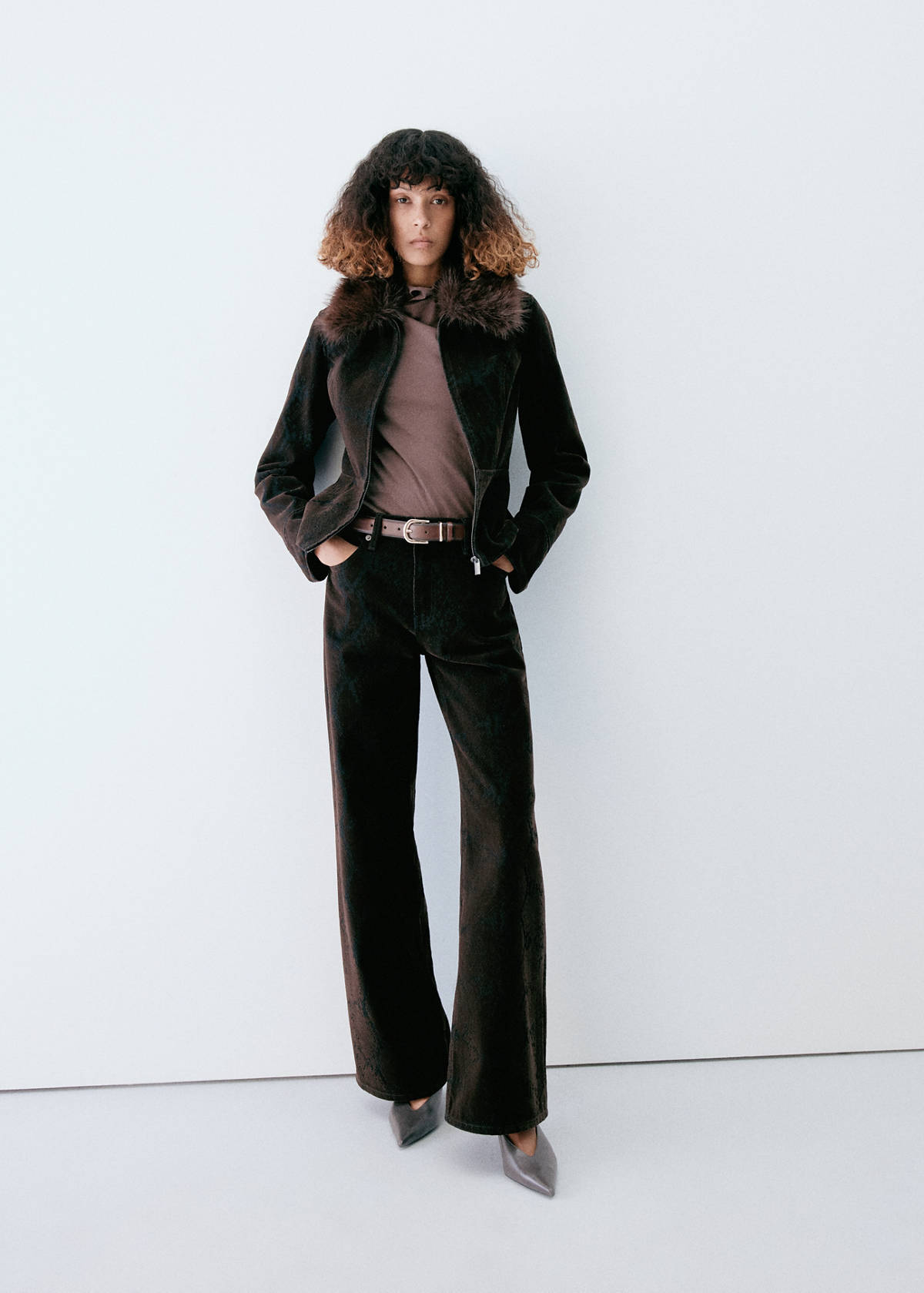 Velvet jacket with fur collar — Chocolate