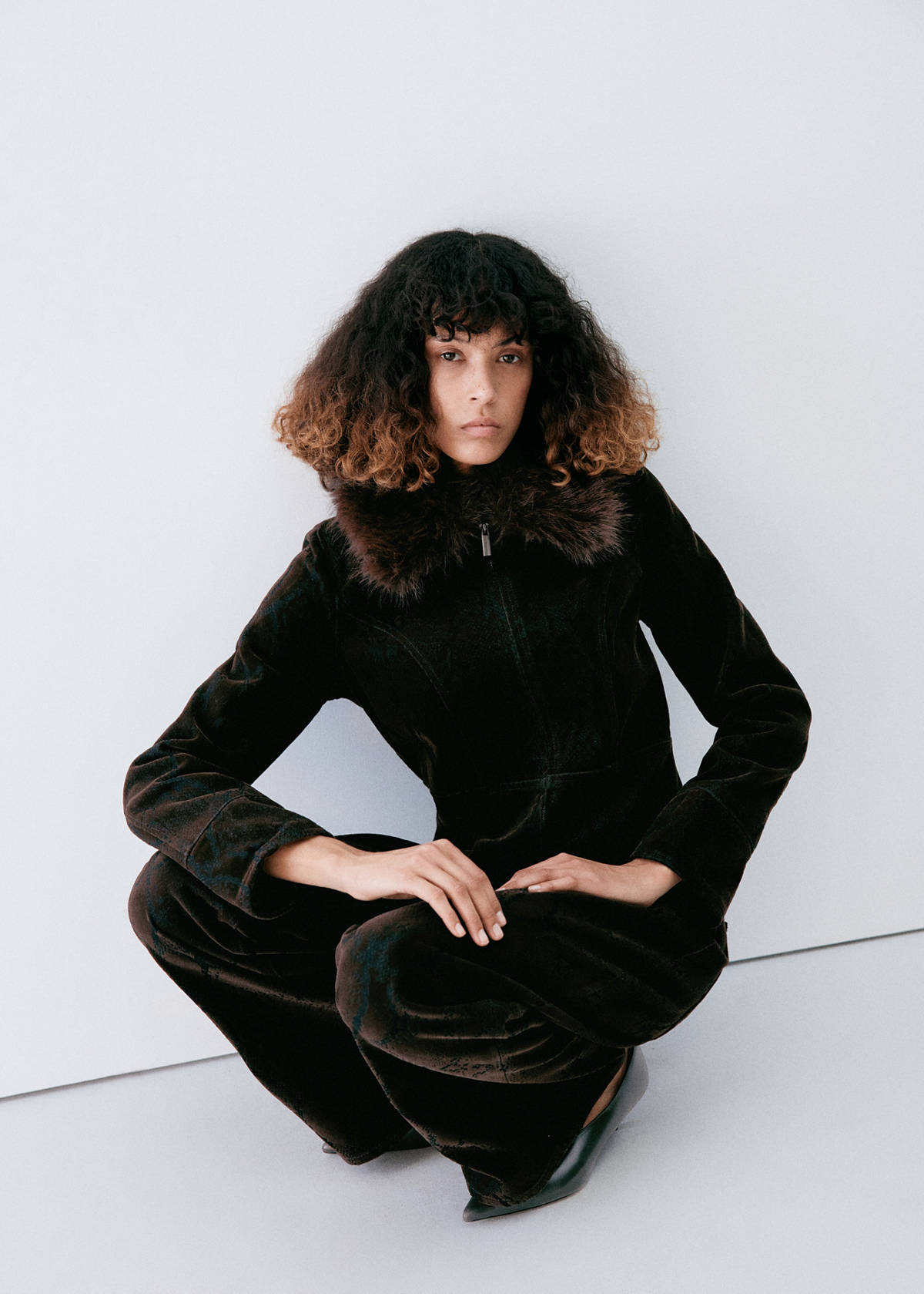 Velvet jacket with fur collar — Chocolate