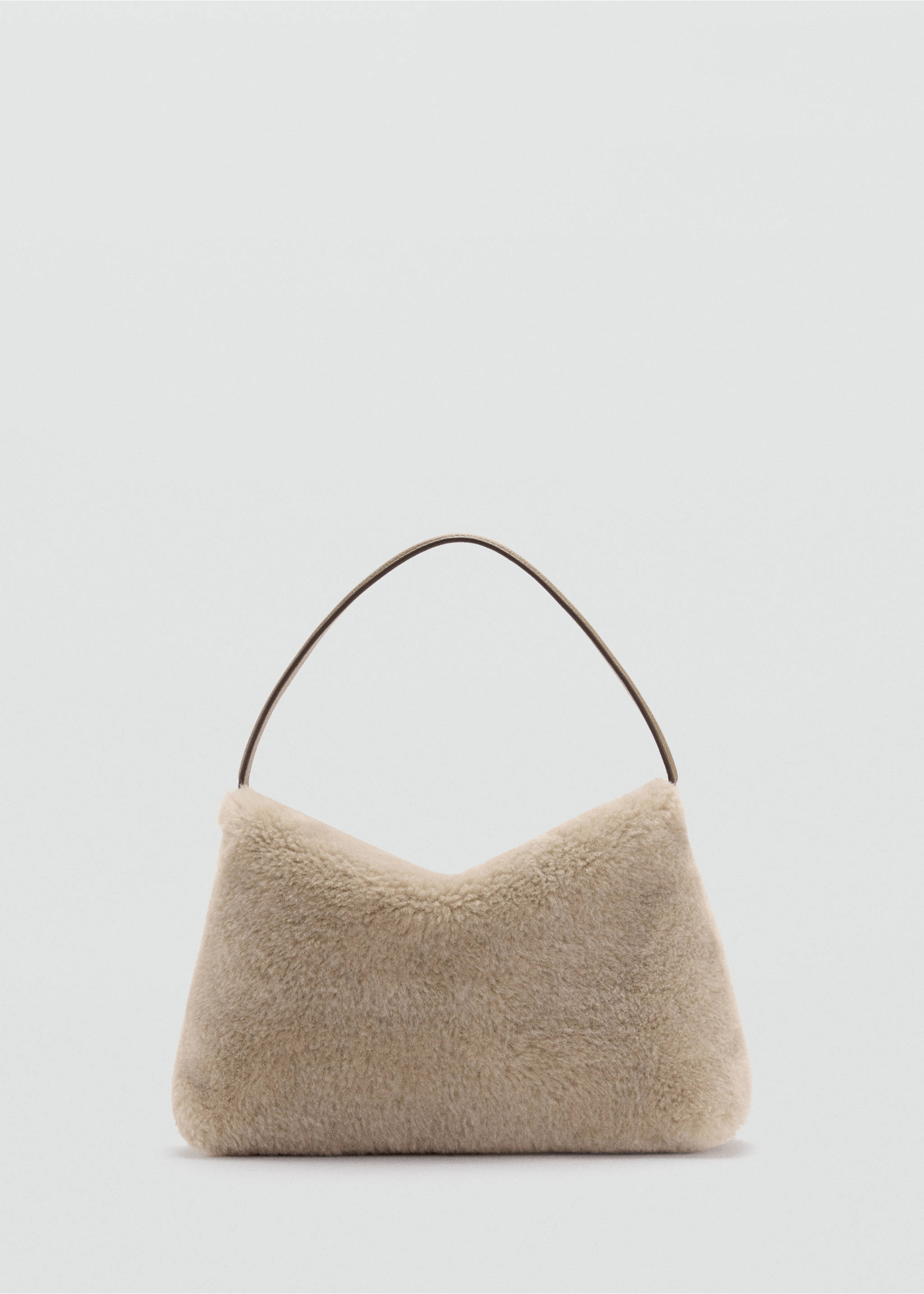 Bolso saco beige de efecto pelo con una tira fina para el hombro., Beige. Ref: 37037798-00.