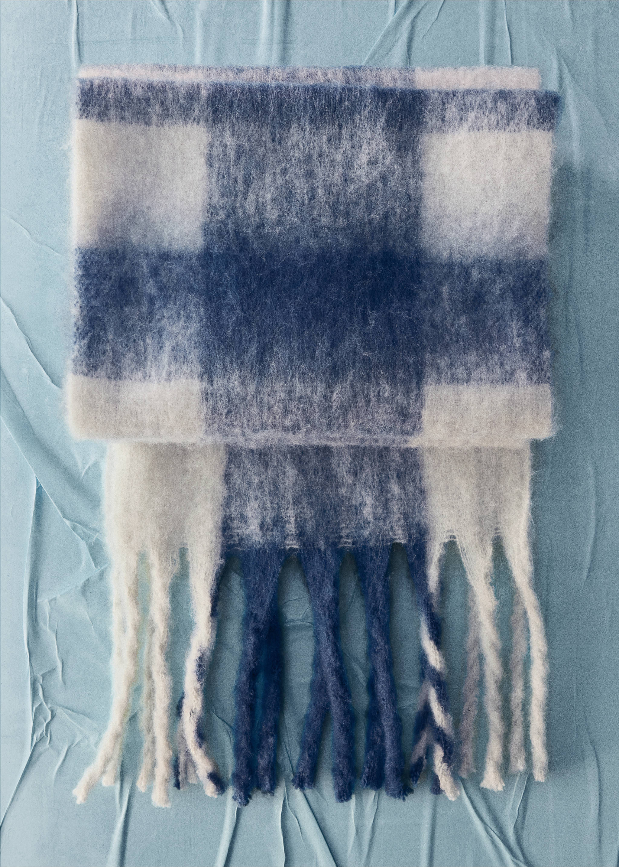 Check scarf with fringed ends - Details of the article 5, Blue. Ref: 37037805-00.