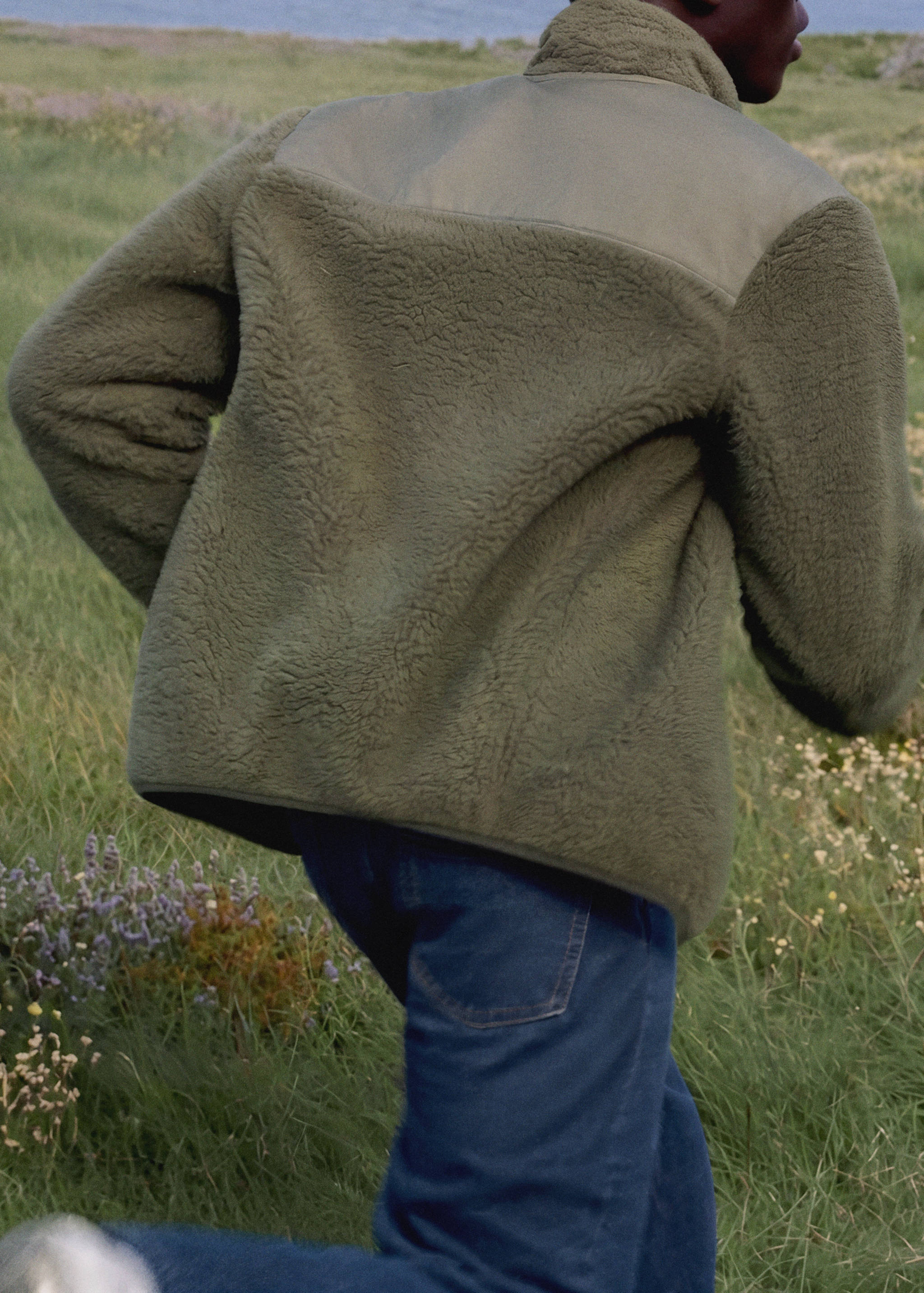 Fleece jacket with pocket - Reverse of the article