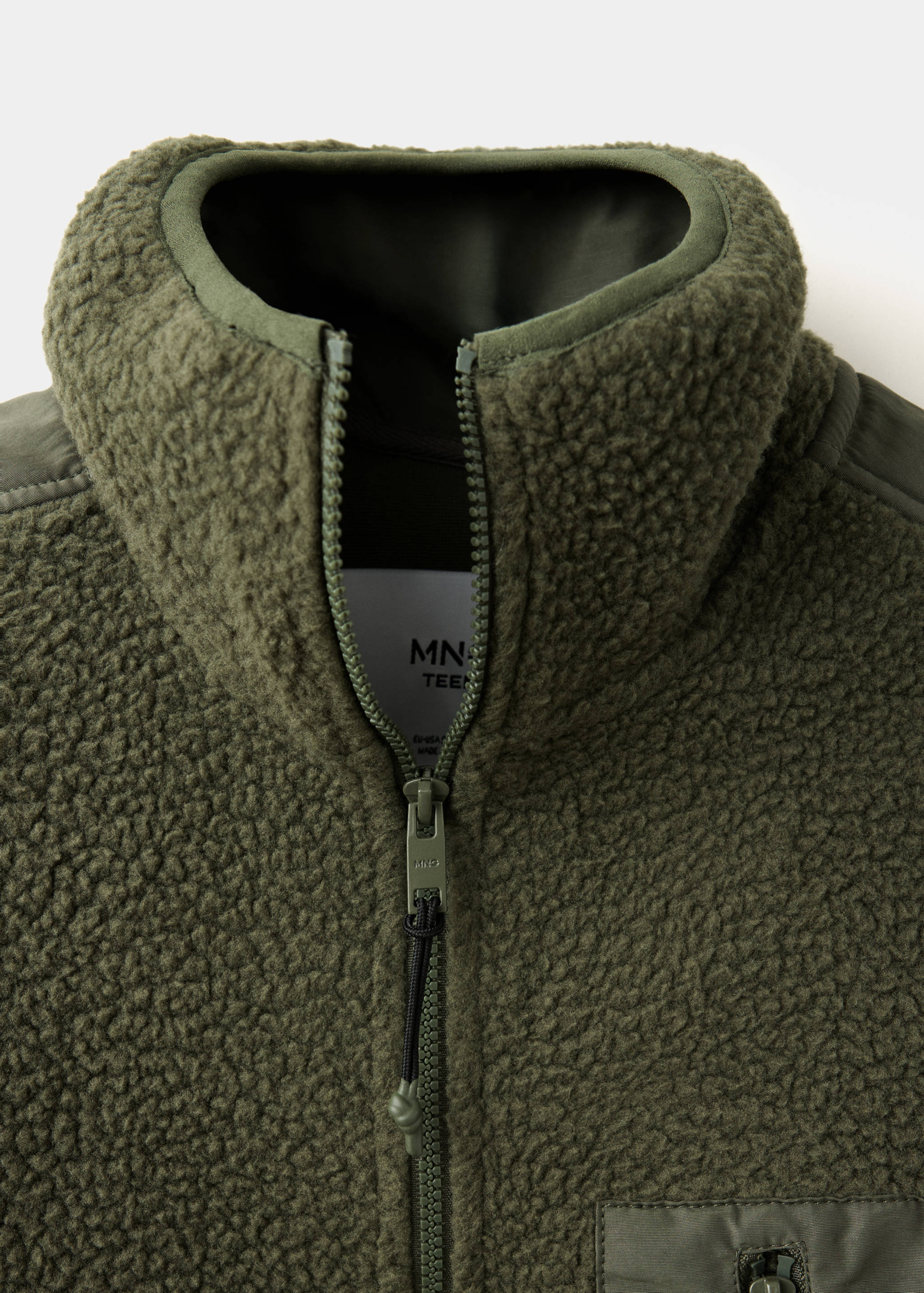 Fleece jacket with pocket - Details of the article 8