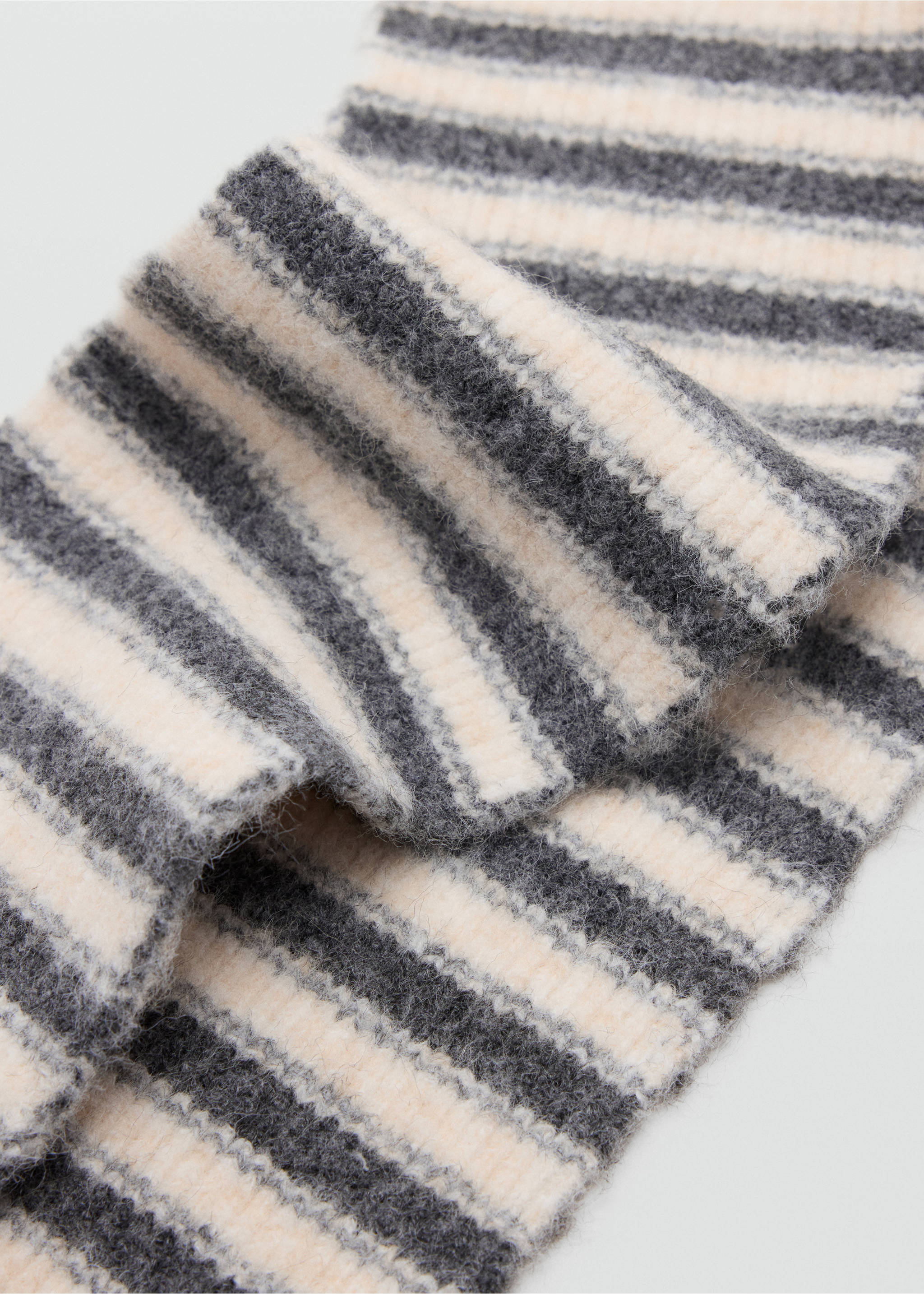 Striped scarf in dark grey and off-white with a ribbed texture., Sand. Ref: 37037897-00.
