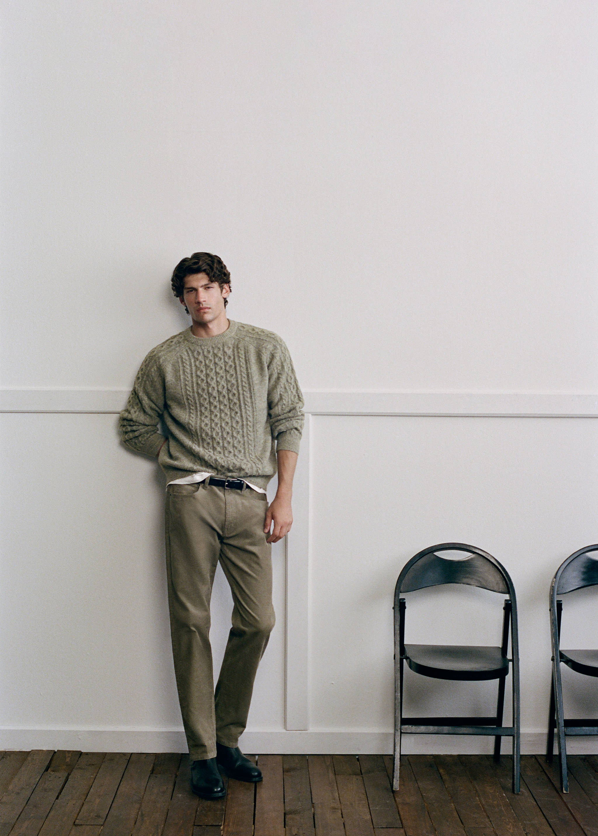 Corduroy regular-fit trousers - Details of the article 5