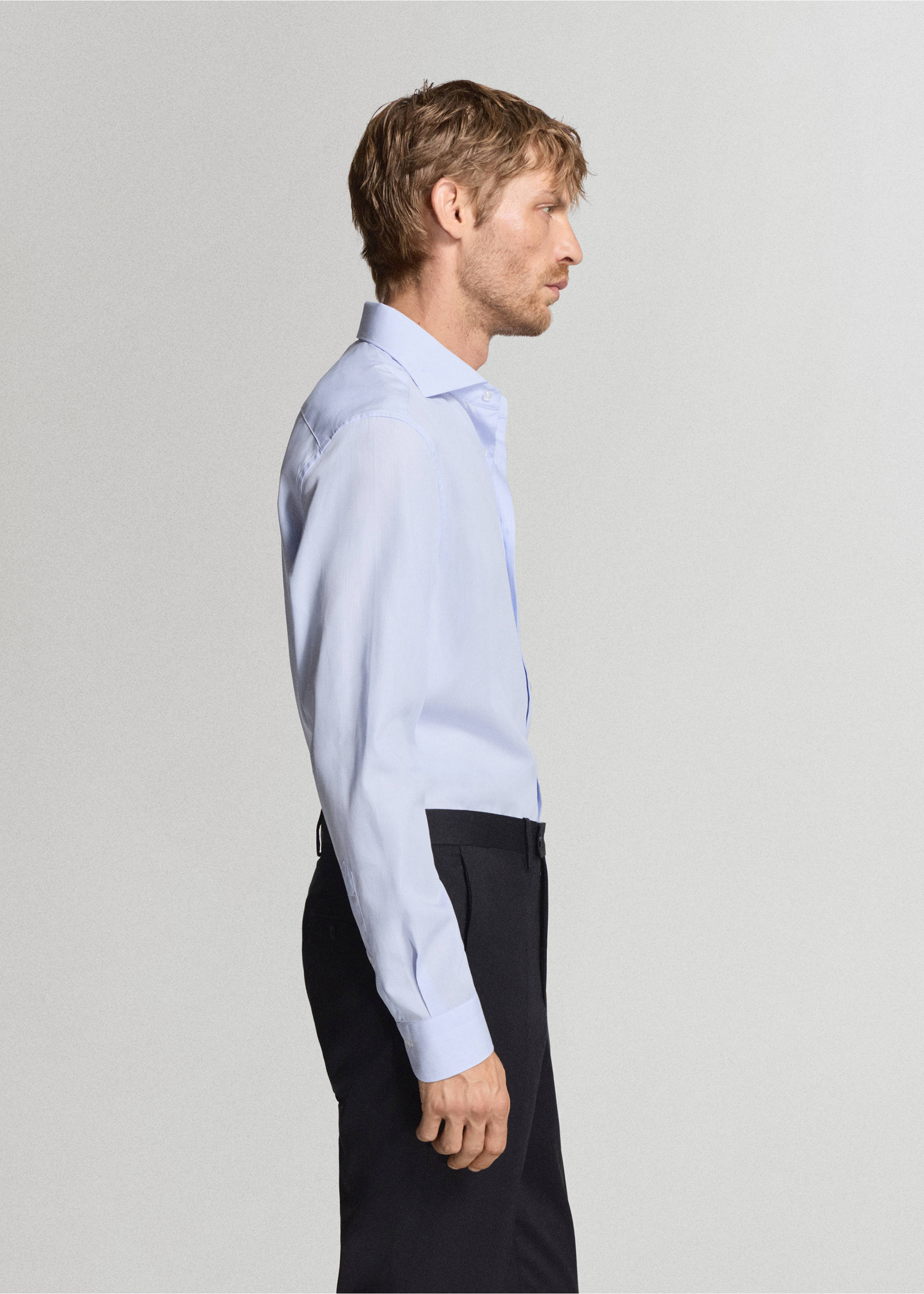 Light blue long-sleeved shirt with a classic collar and buttoned cuffs, shown in side profile., Sky Blue. Ref: 37037902-00.