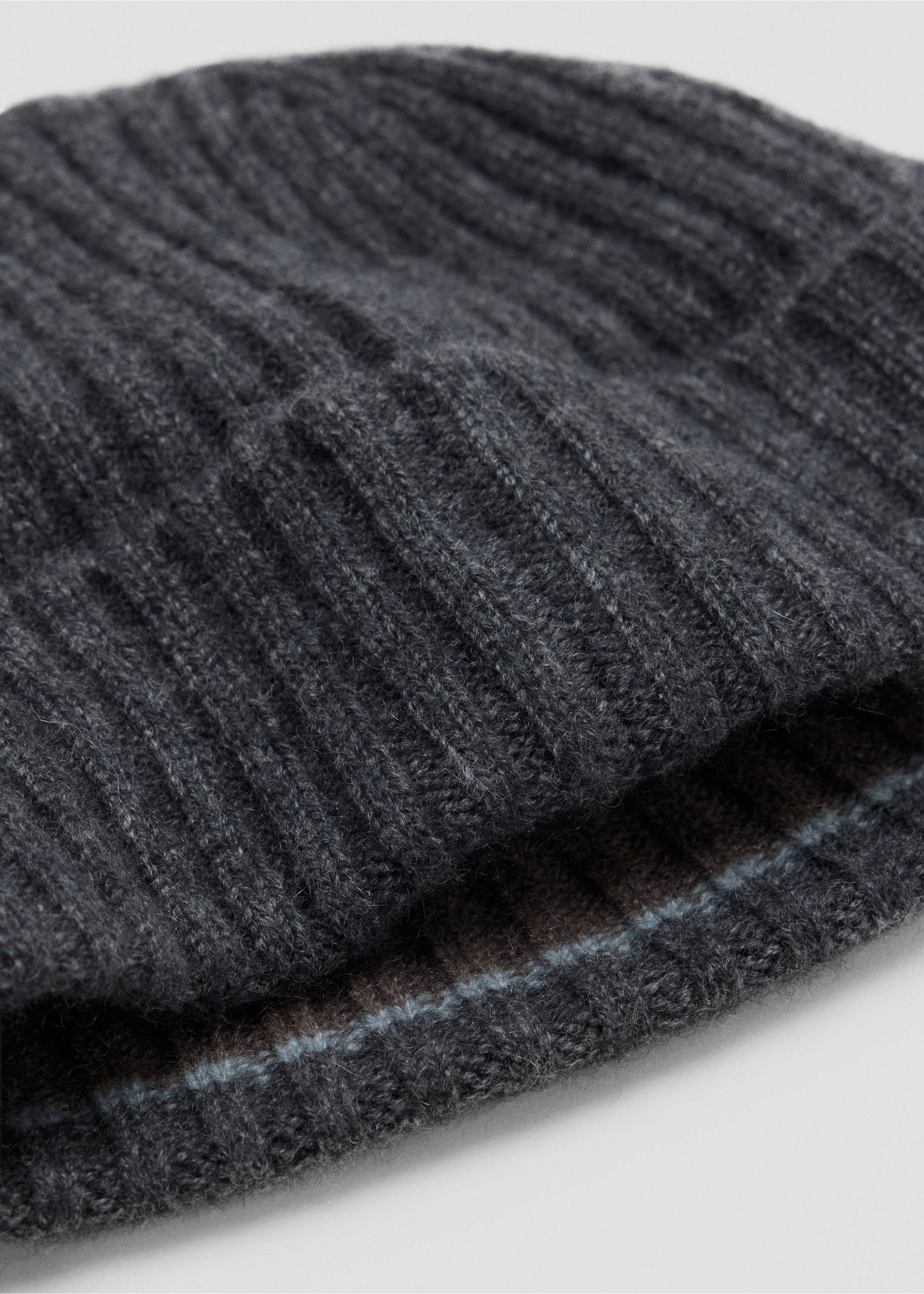 Dark grey ribbed knit beanie in a close-up view., Grey. Ref: 37037904-00.