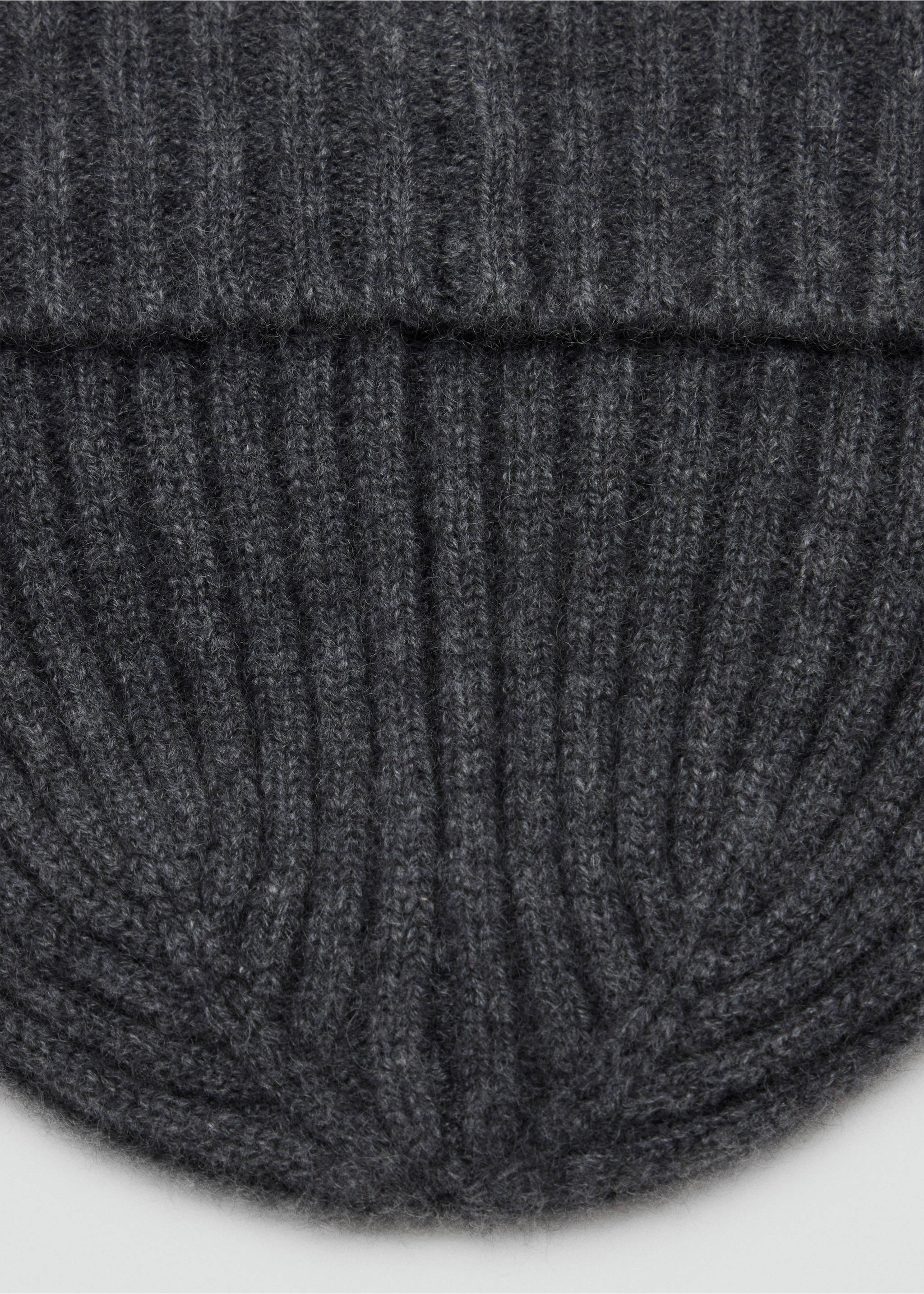 Dark grey ribbed knit beanie, close-up., Grey. Ref: 37037904-00.