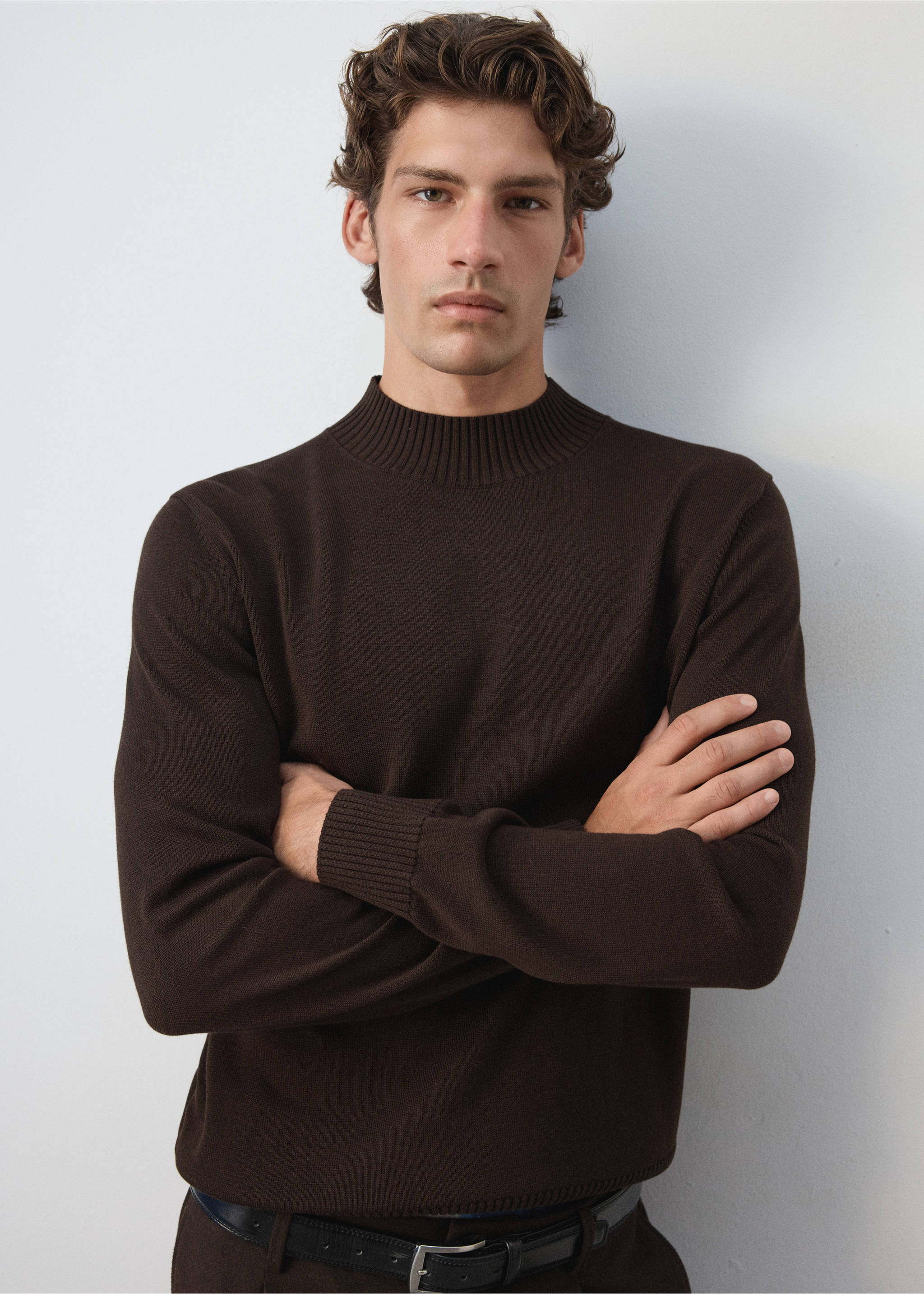 Brown knit jersey with a ribbed high neck and cuffs., Chocolate. Ref: 37037916-00.