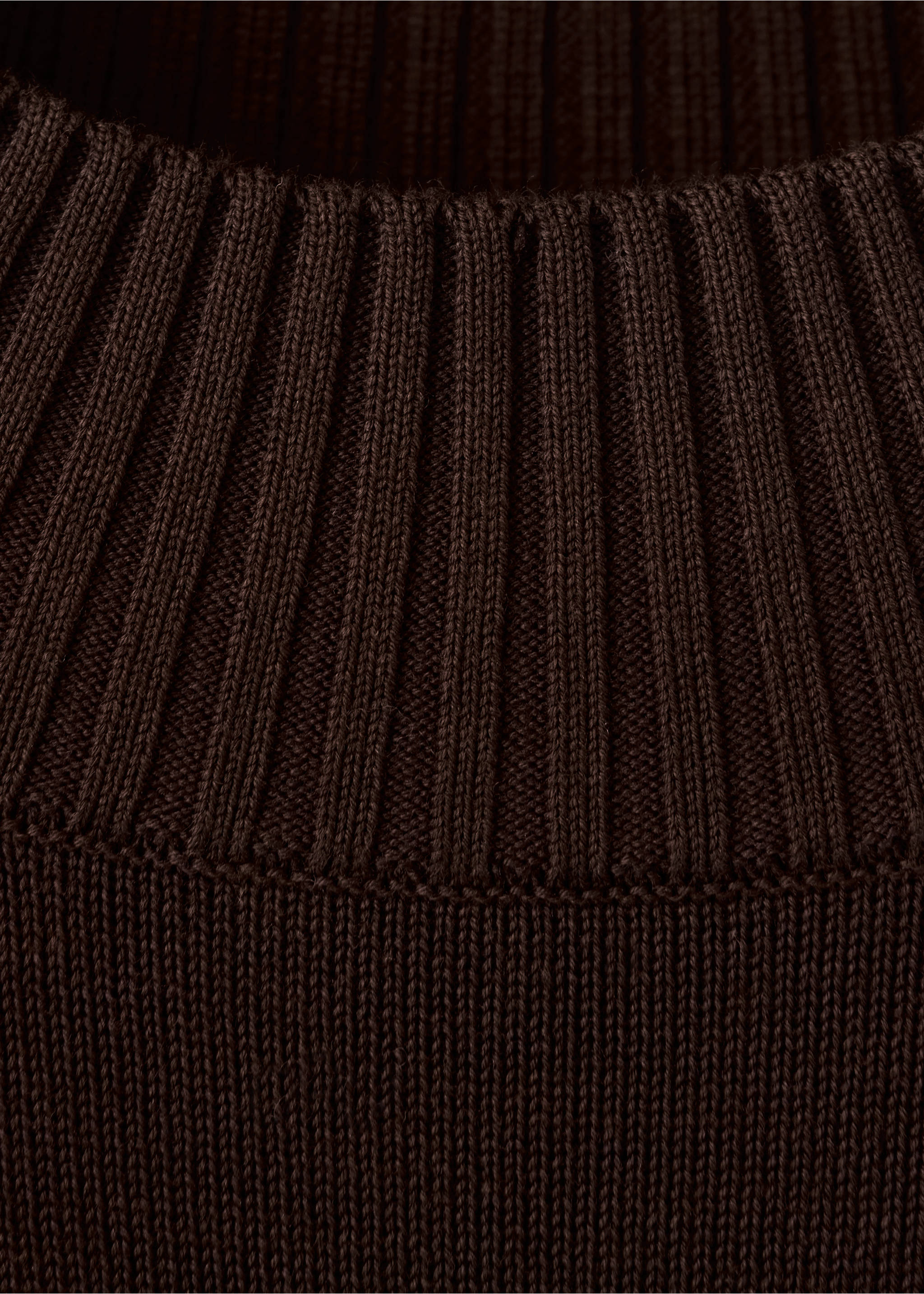Brown men's jumper fabric detail showing ribbed knit collar., Chocolate. Ref: 37037916-00.