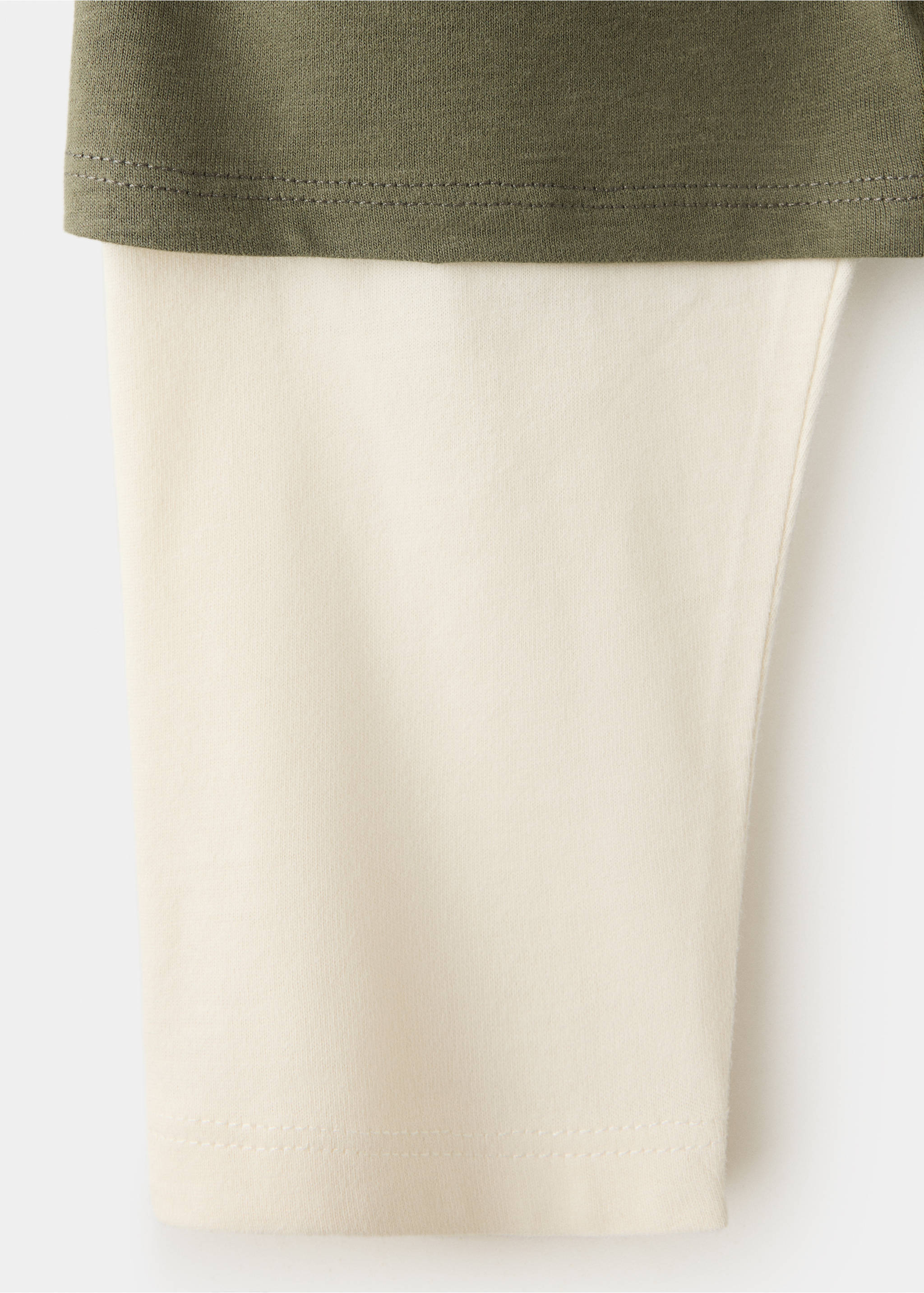 Olive green and cream layered-sleeve kids' t-shirt close-up., Dark Green. Ref: 37037918-00.