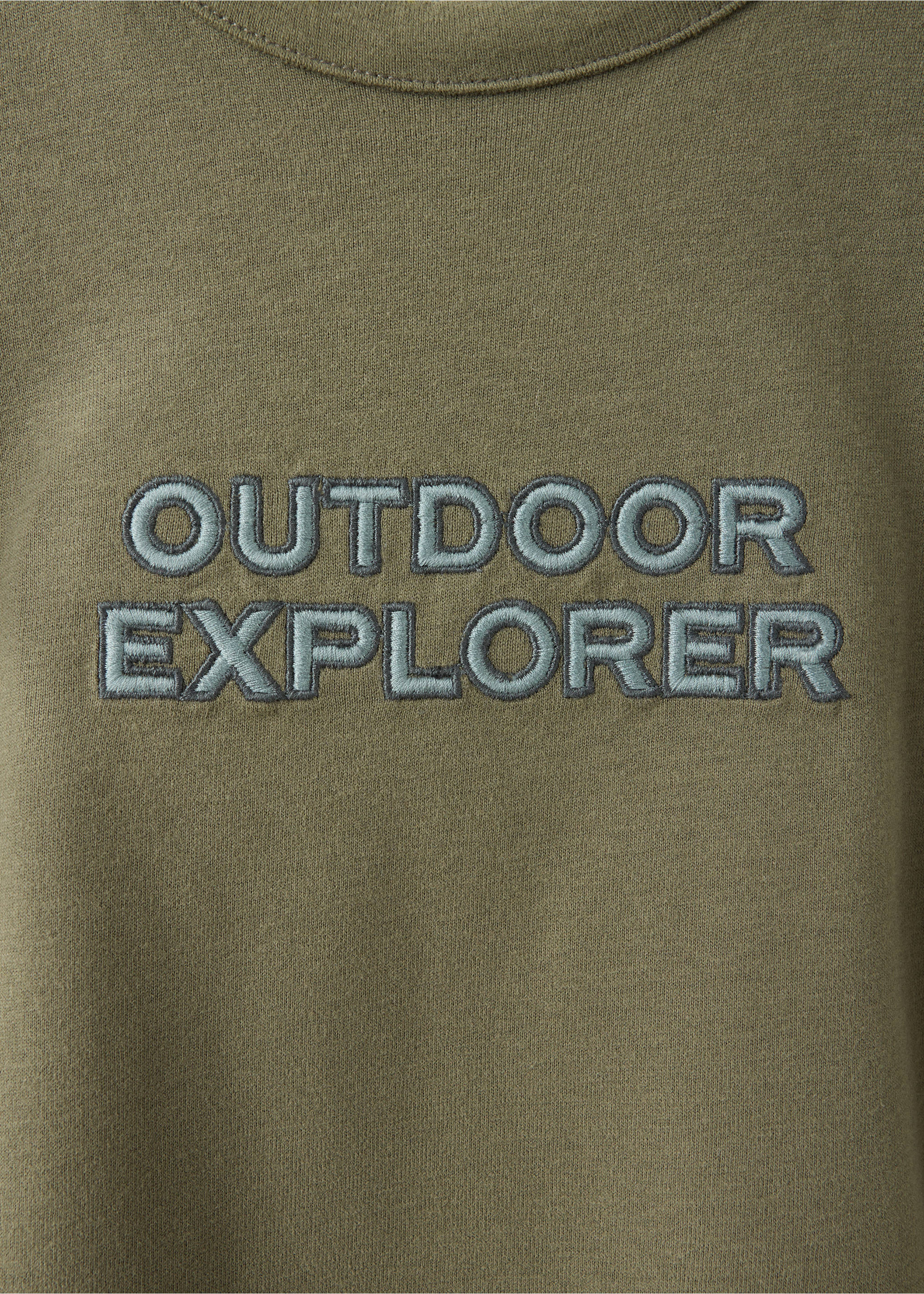 Close-up of an olive green kids' t-shirt with embroidered text., Dark Green. Ref: 37037918-00.