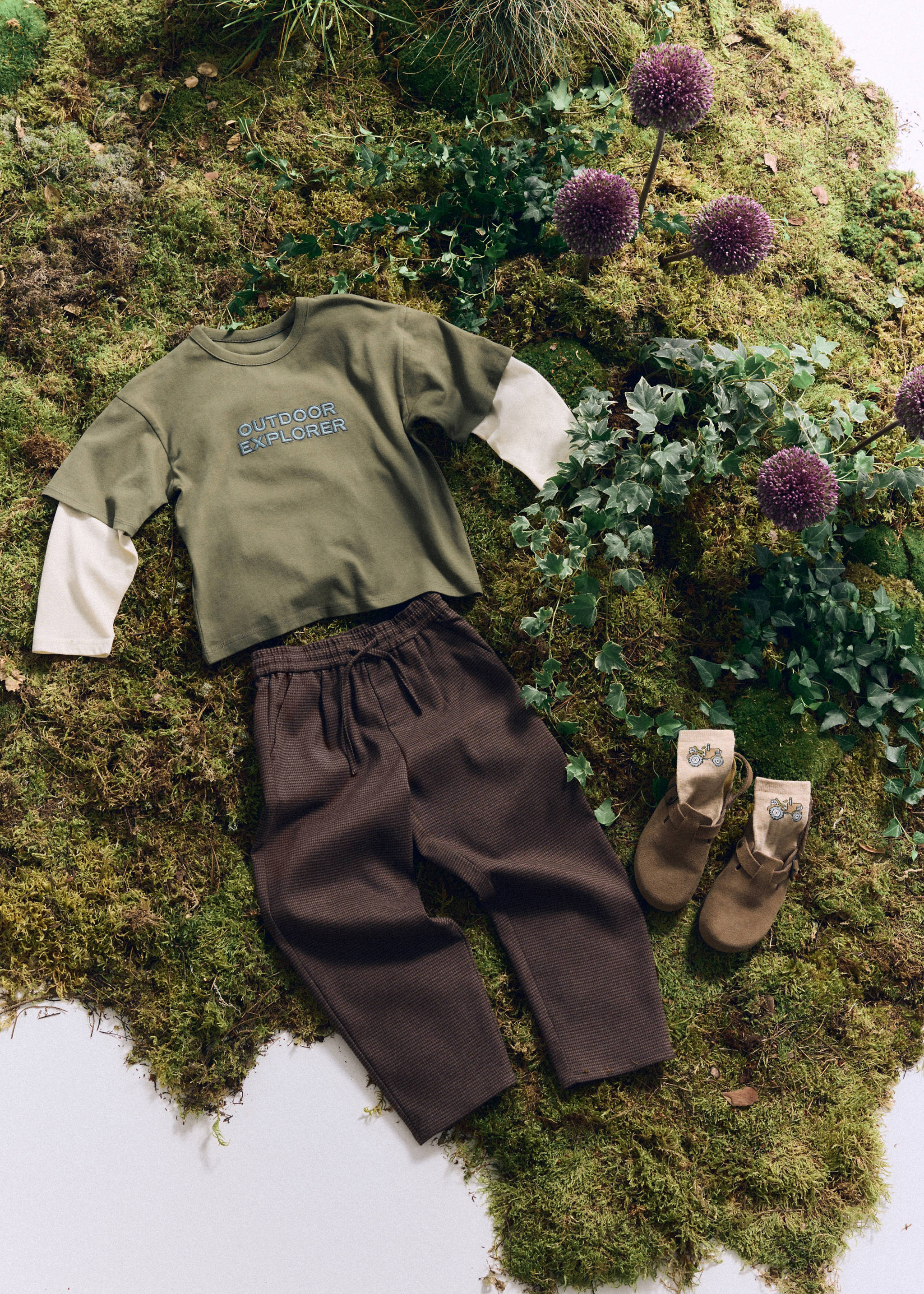 Double-embroidered T-shirt - Details of the article 5, Dark Green. Ref: 37037918-00.