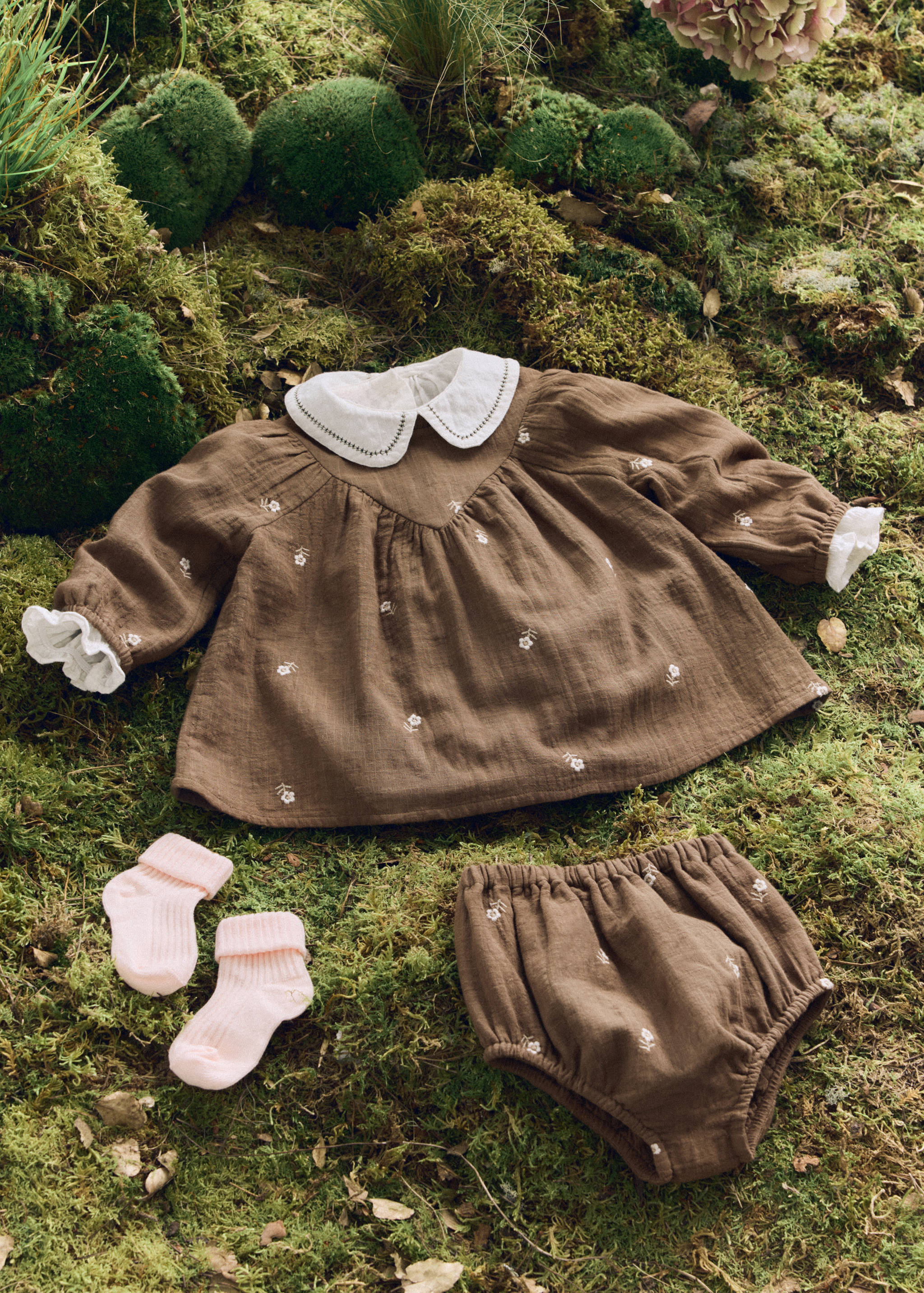 Dress and romper with embroidered flowers - Details of the article 5, Chocolate. Ref: 37037929-00.
