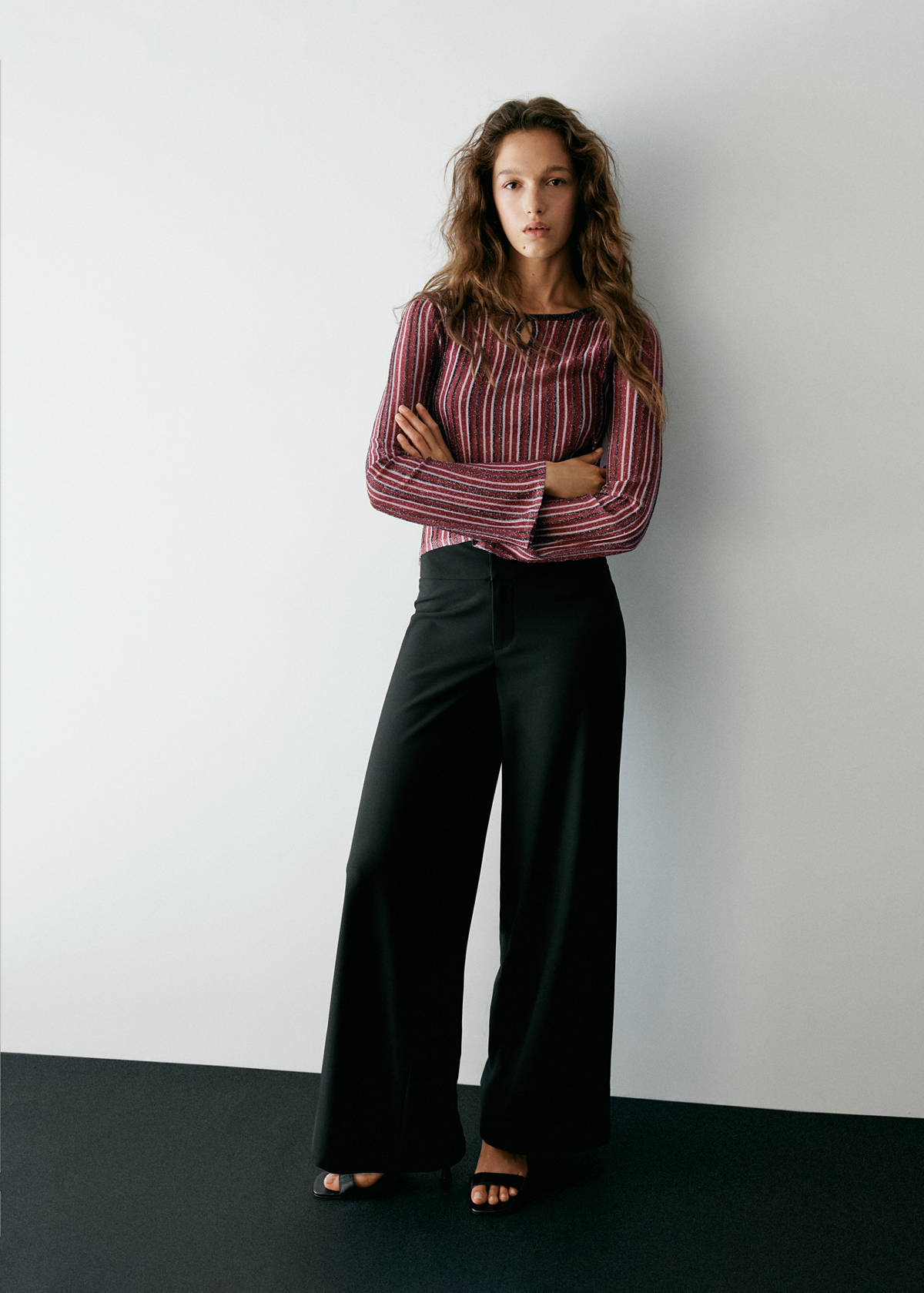 Striped shiny jumper with slit opening — Burgundy