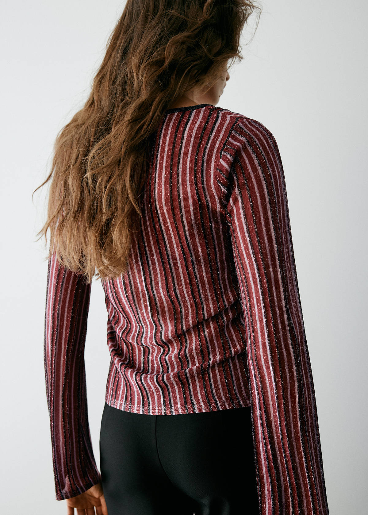 Striped shiny jumper with slit opening — Burgundy