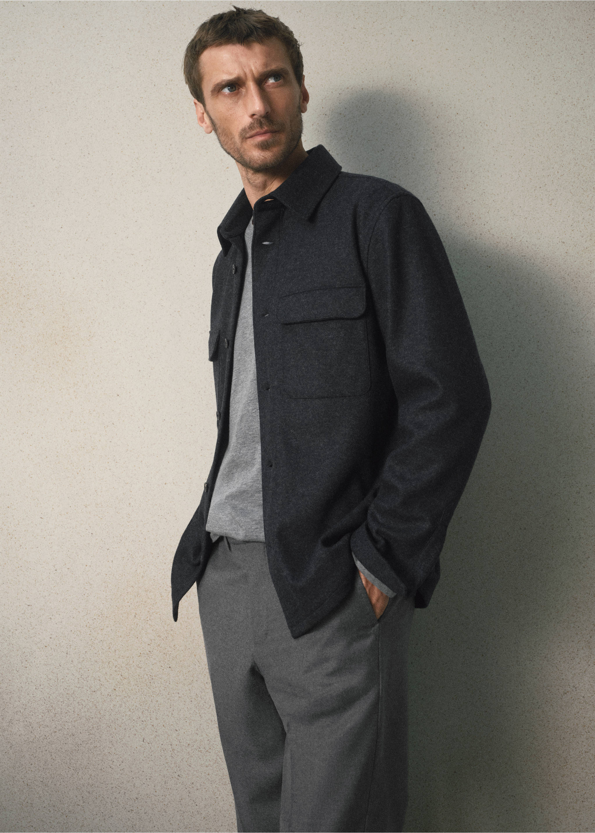 Overshirt van wolmix met zakken, regular fit - Detail van het artikel 2, Grijs. Ref: 37037939-00.