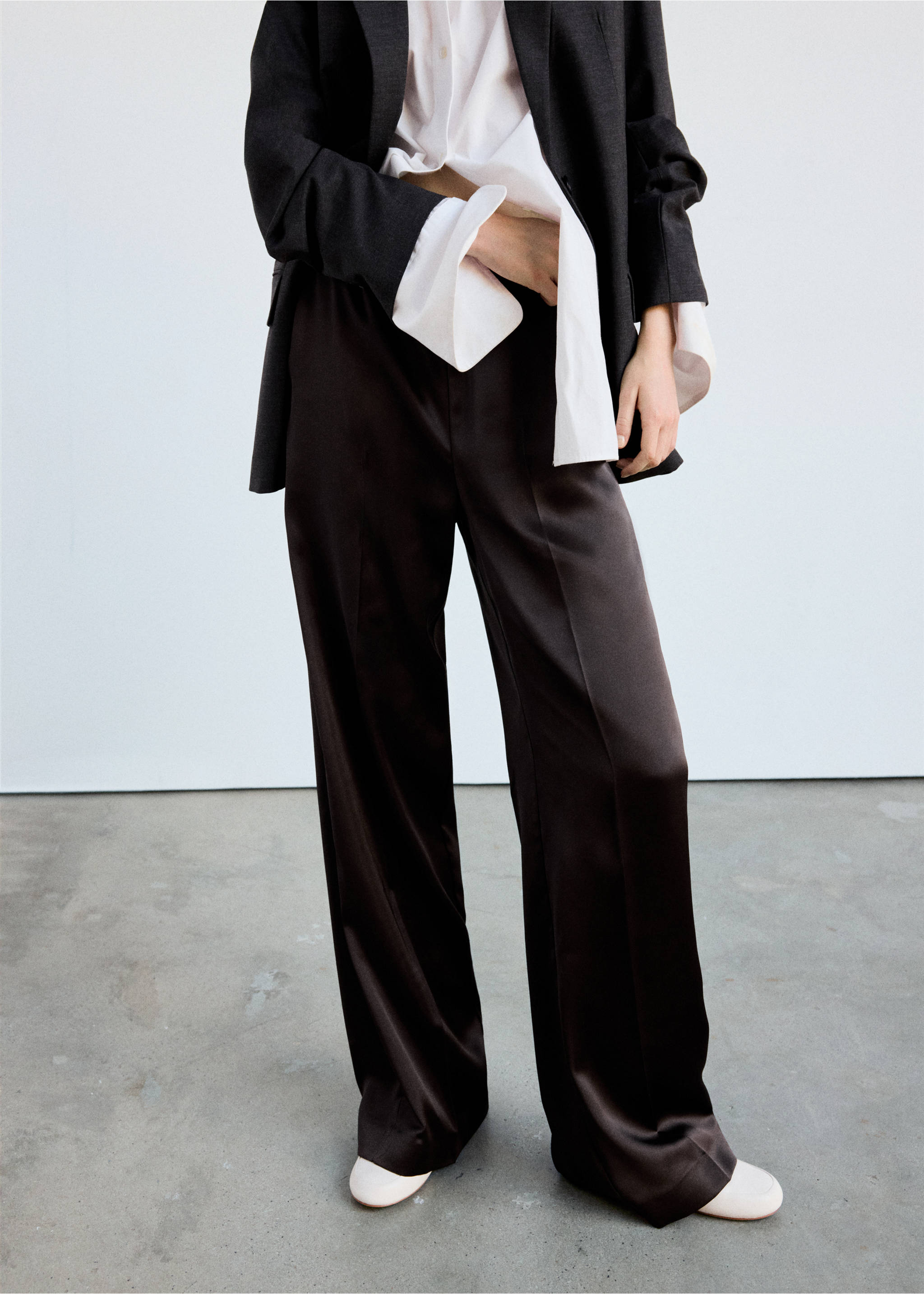 Pantalon droit satiné - Plan moyen, Chocolat. Ref: 37037942-00.