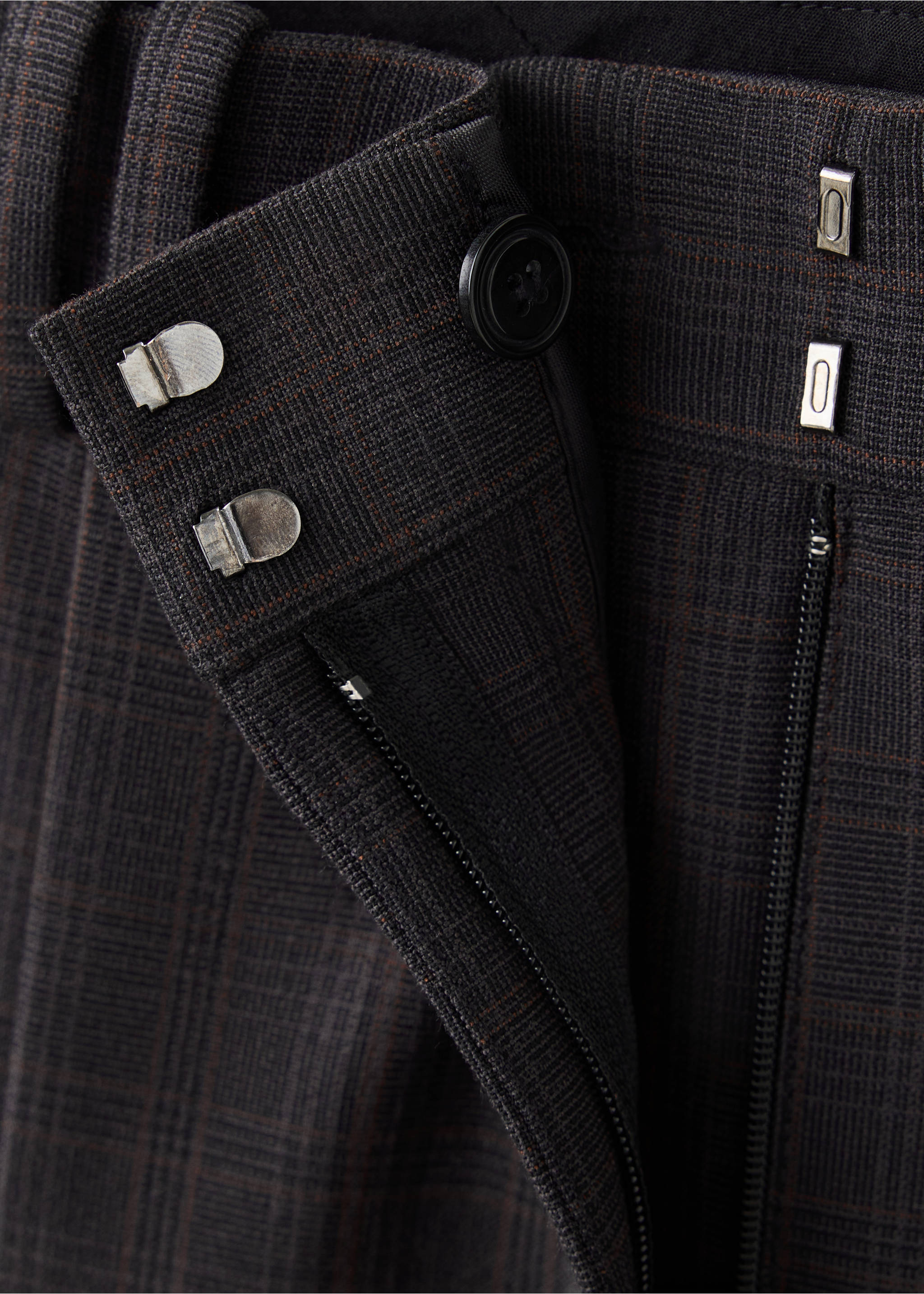 TROUSERS VITORIA - Details of the article 8, Brown. Ref: 37037943-00.