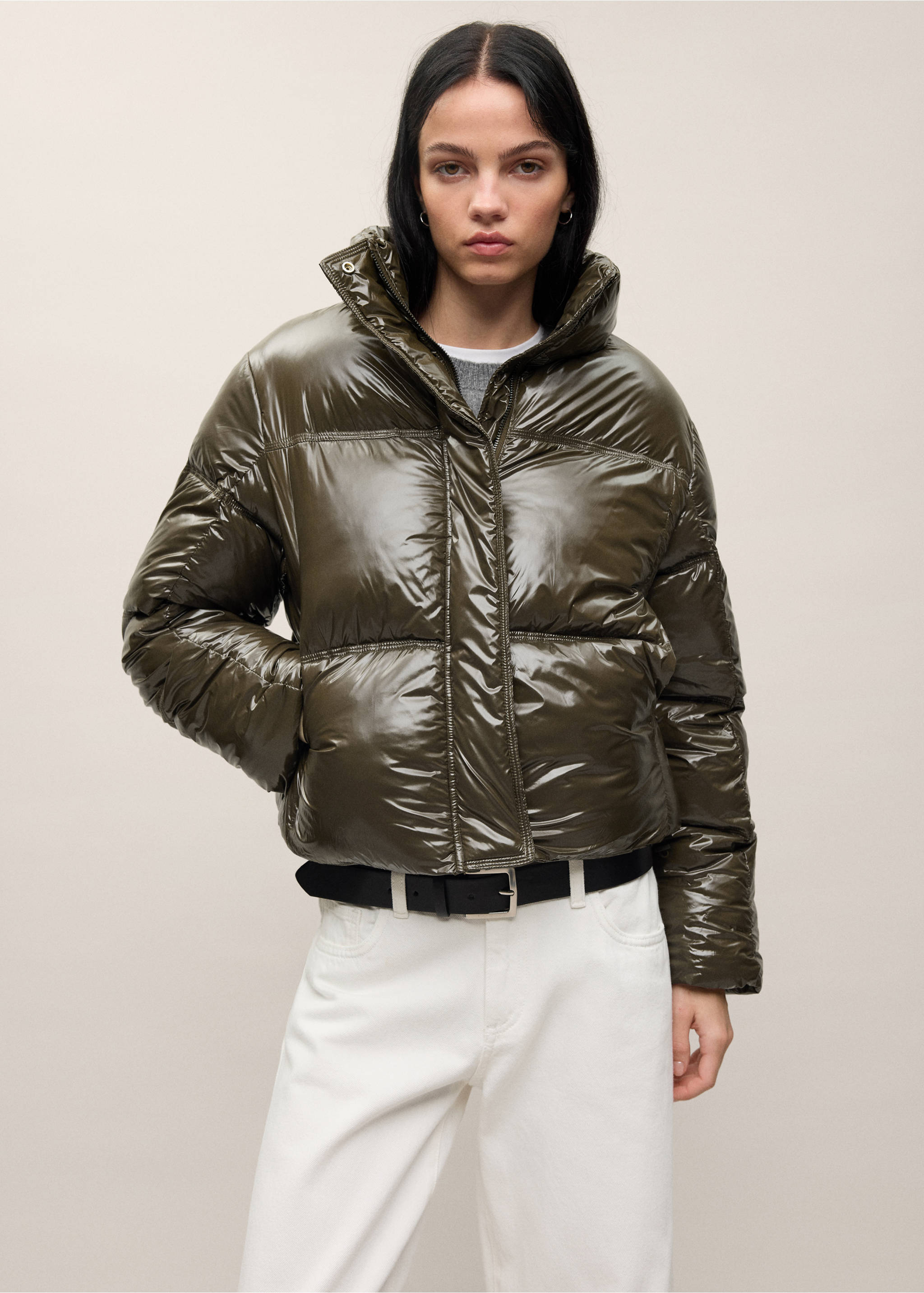 Anorak acolchado cuello chimenea - Plano medio, Oliva. Ref: 37038264-00.