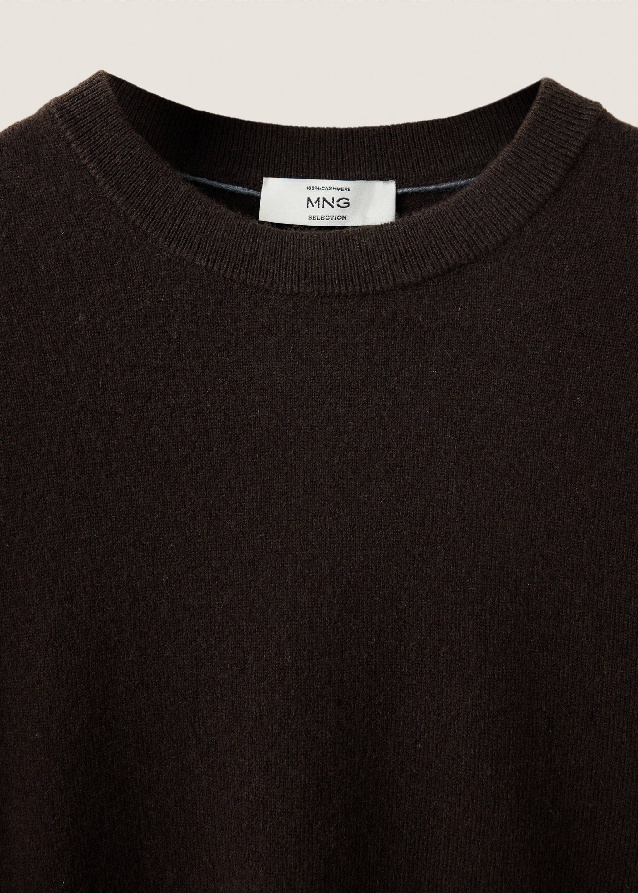 Close-up of a dark brown cashmere jersey with a crew neck., Chocolate. Ref: 37038276-00.
