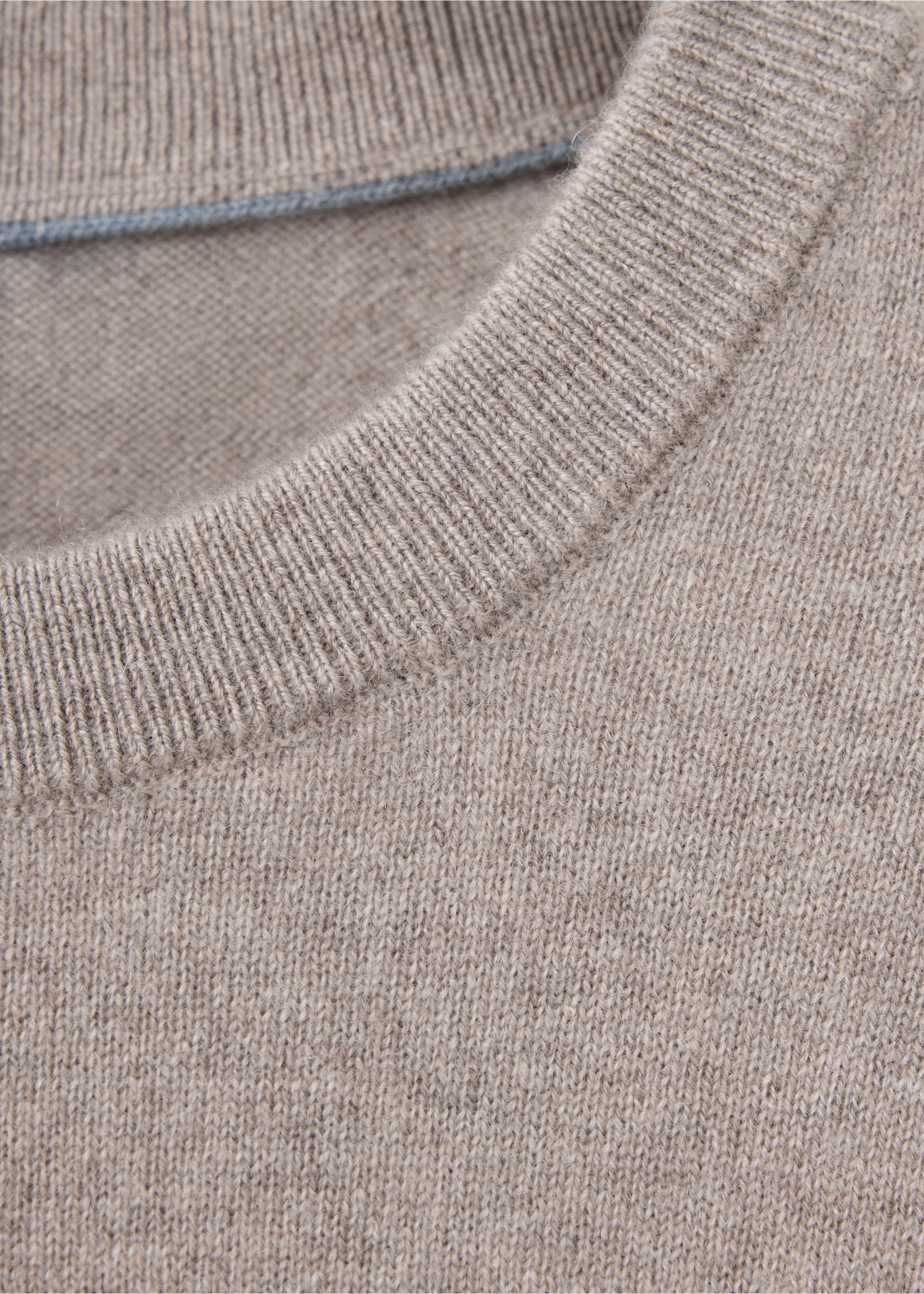 Beige knit jersey crew neck close-up, Medium Brown. Ref: 37038276-00.