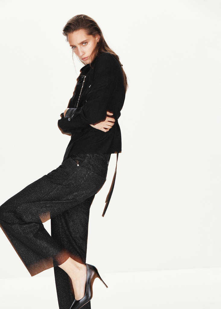 Glossy-finish balloon jeans by Mango