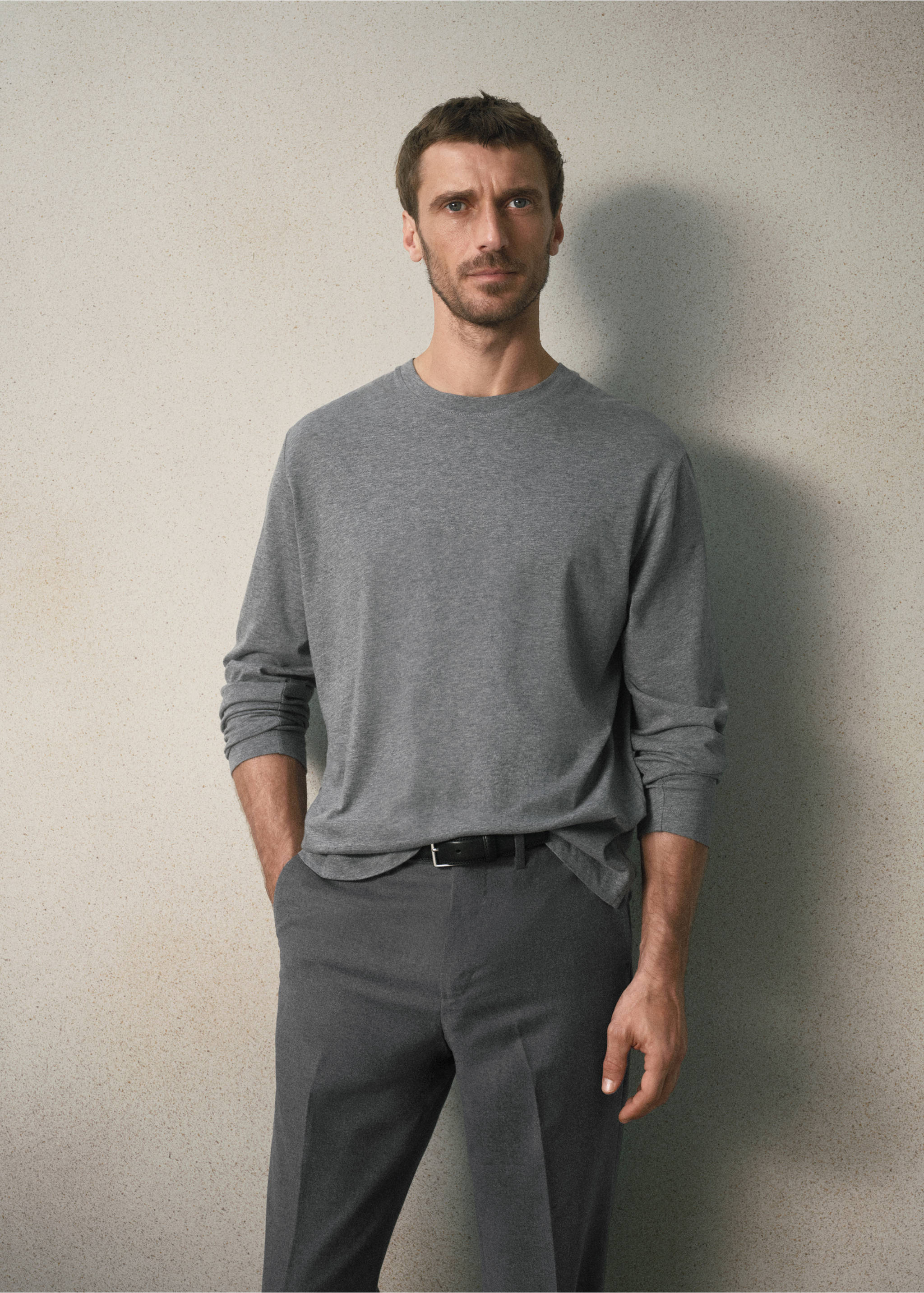 Grey long-sleeve t-shirt with a round neckline and a relaxed fit., Medium Heather Grey. Ref: 37038637-00.
