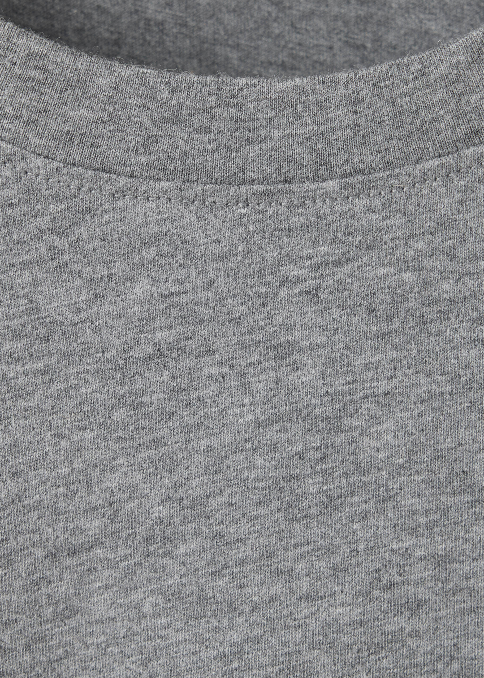 Close-up of a grey marl t-shirt's crew neckline., Medium Heather Grey. Ref: 37038637-00.