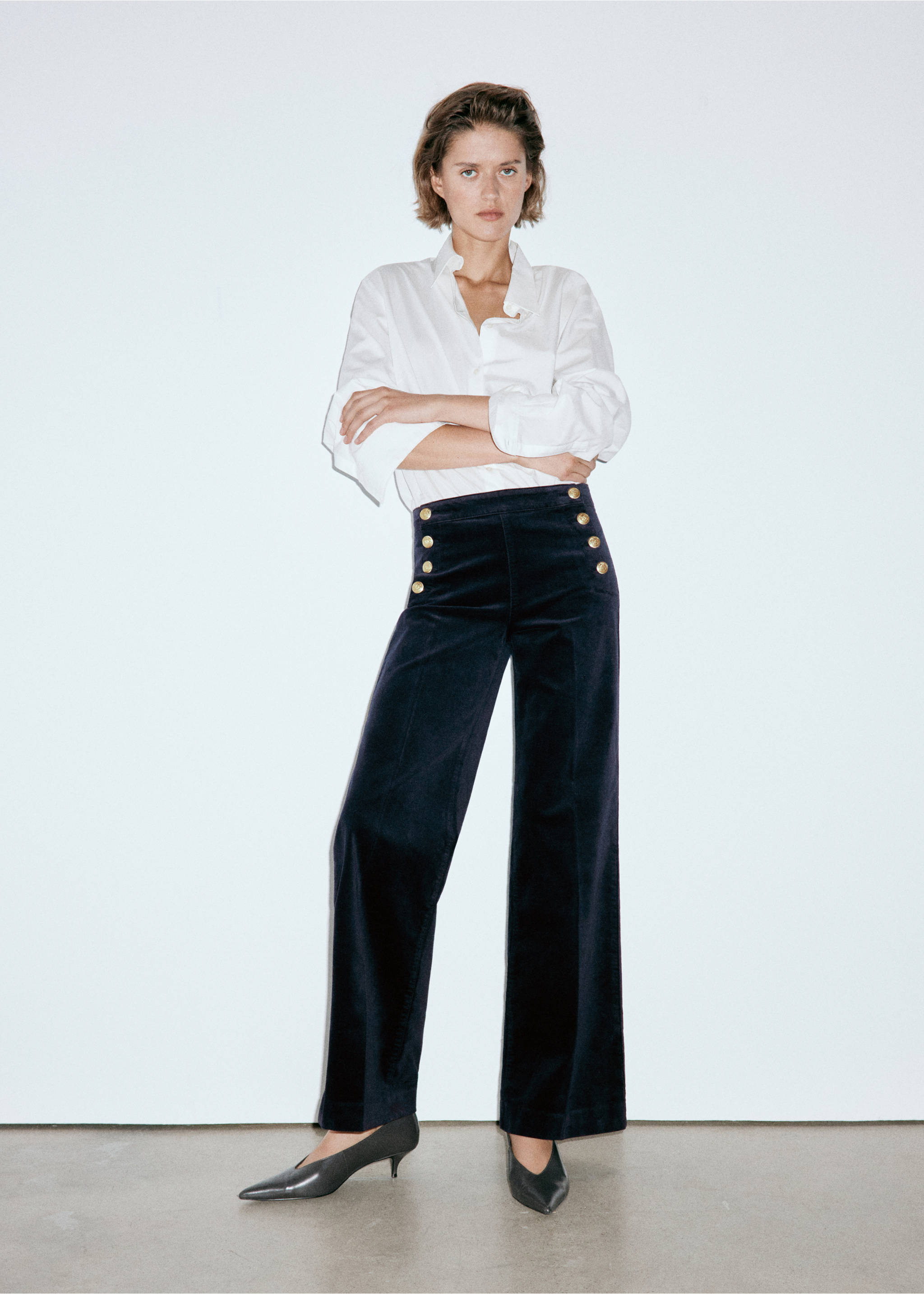 Dark navy blue velvet high-waisted wide-leg trousers with gold-toned side buttons., Blue. Ref: 37039117-00.