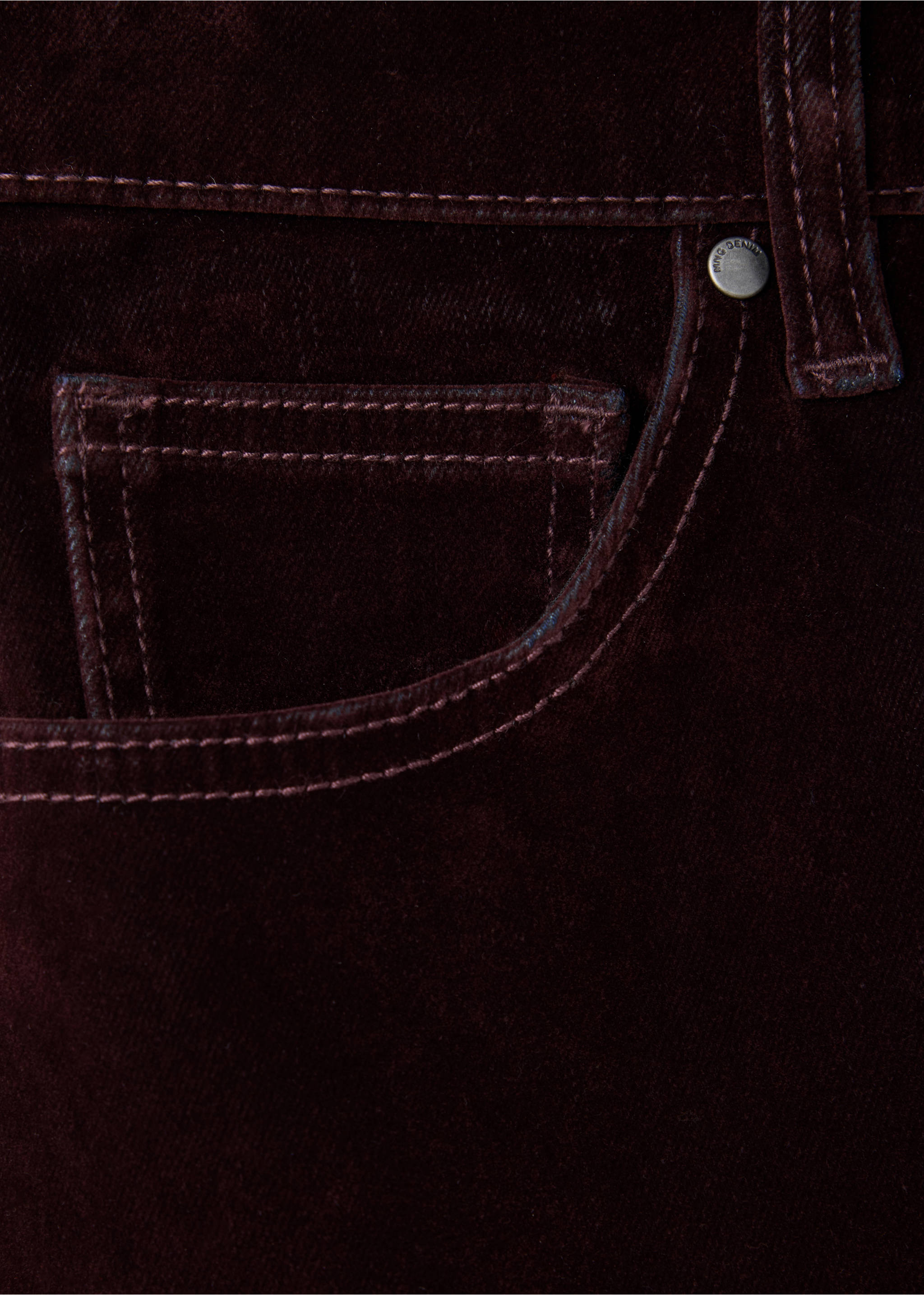 Detalle del bolsillo de los pantalones de terciopelo en burdeos, Vino. Ref: 37039118-00.