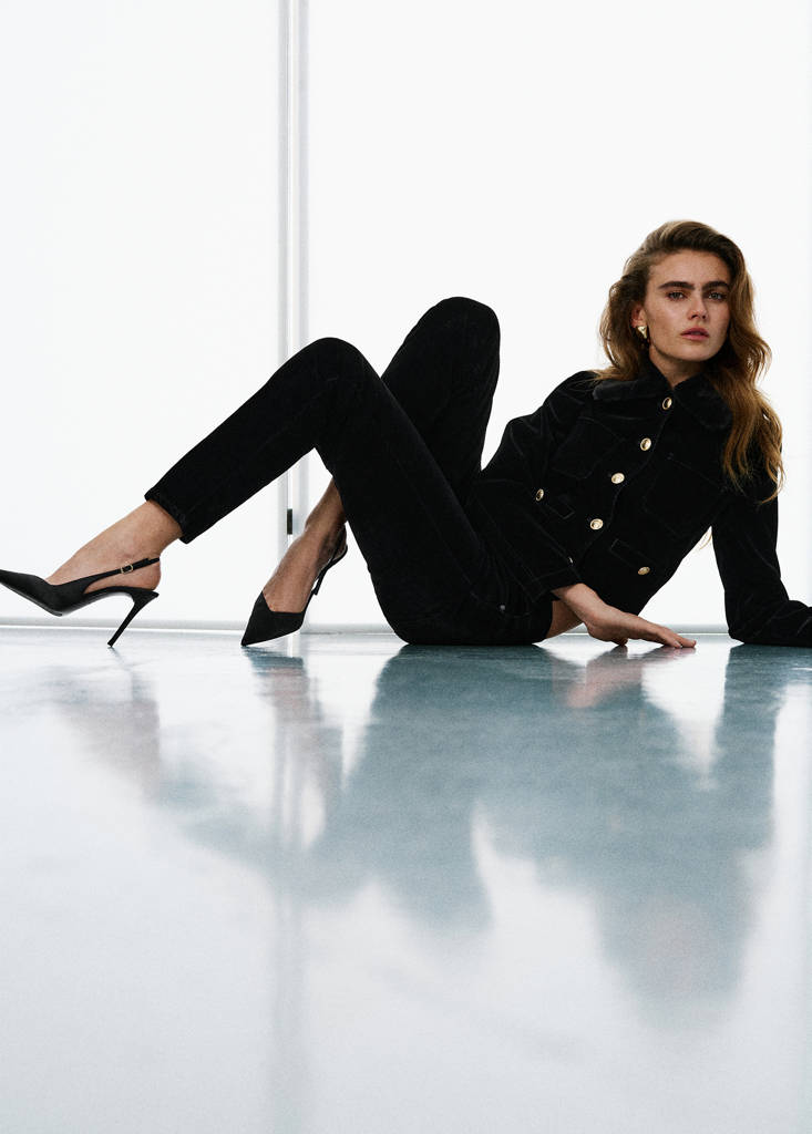 Skinny velvet trousers by Mango