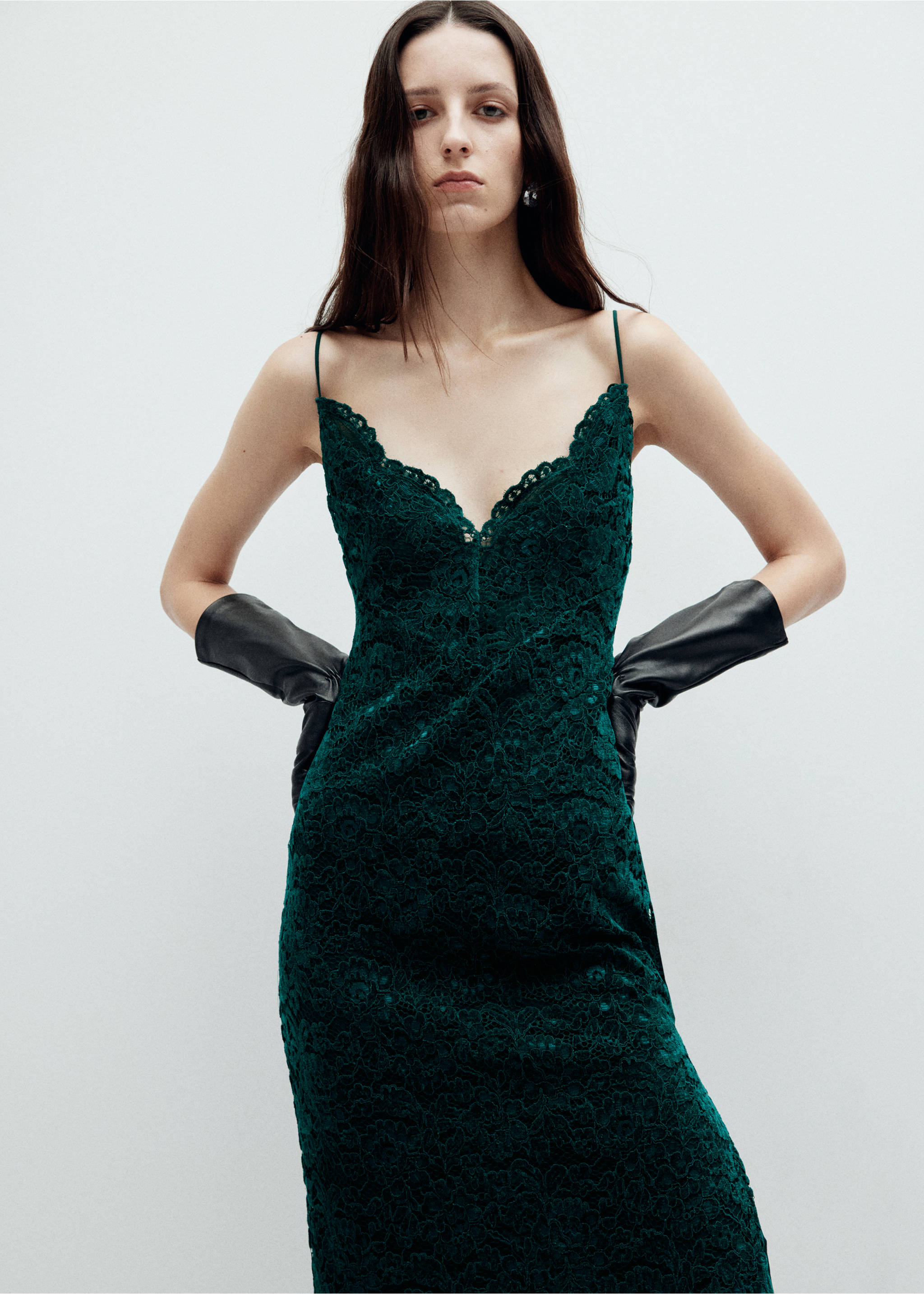 Dark green lace midi dress with thin straps and a scalloped V-neck, Dark Green. Ref: 37039123-00.